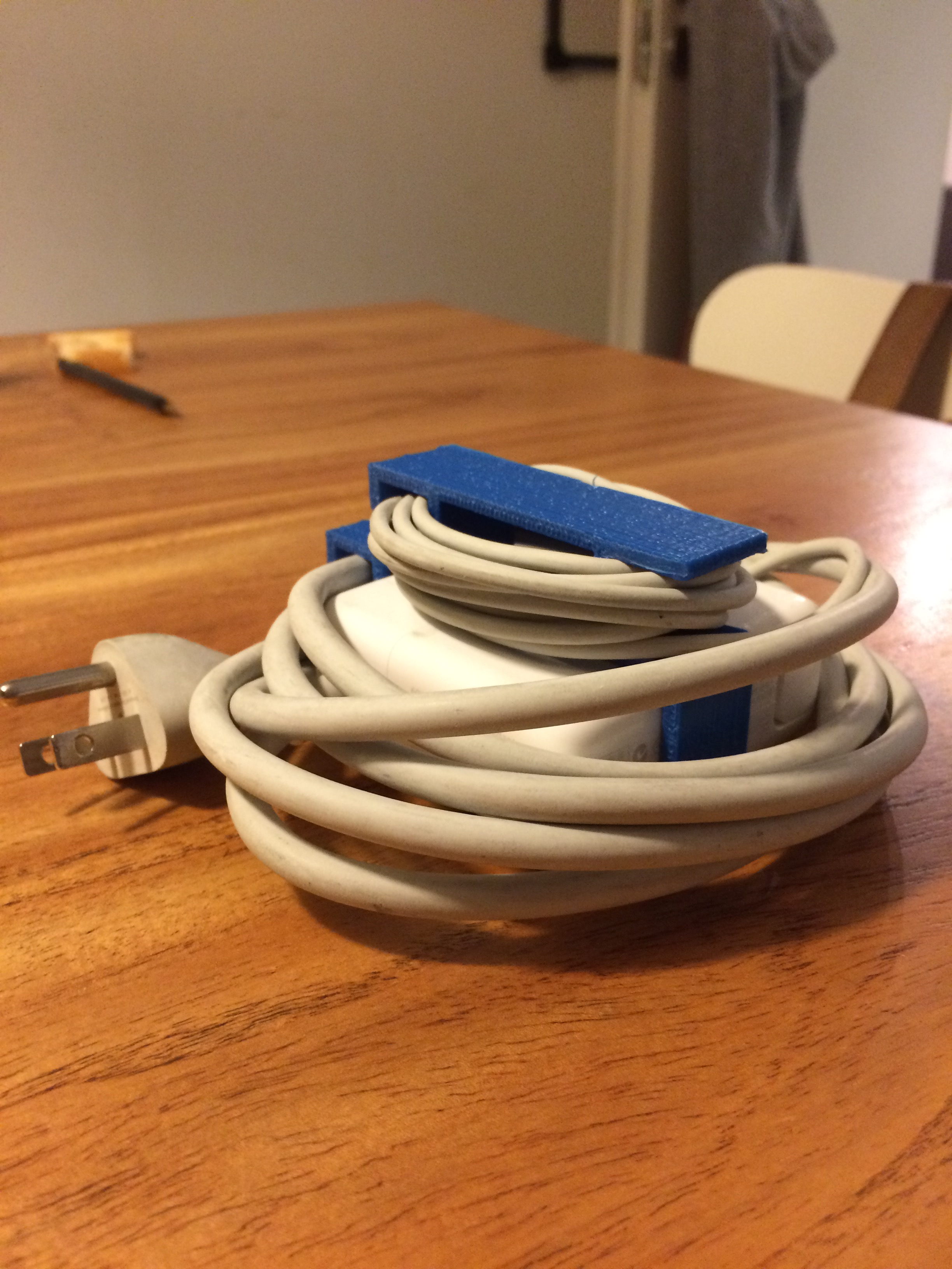 Mac power supply cords organizer