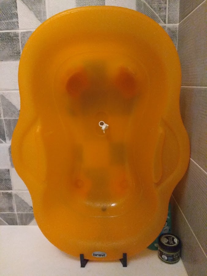 Child bathtube stand