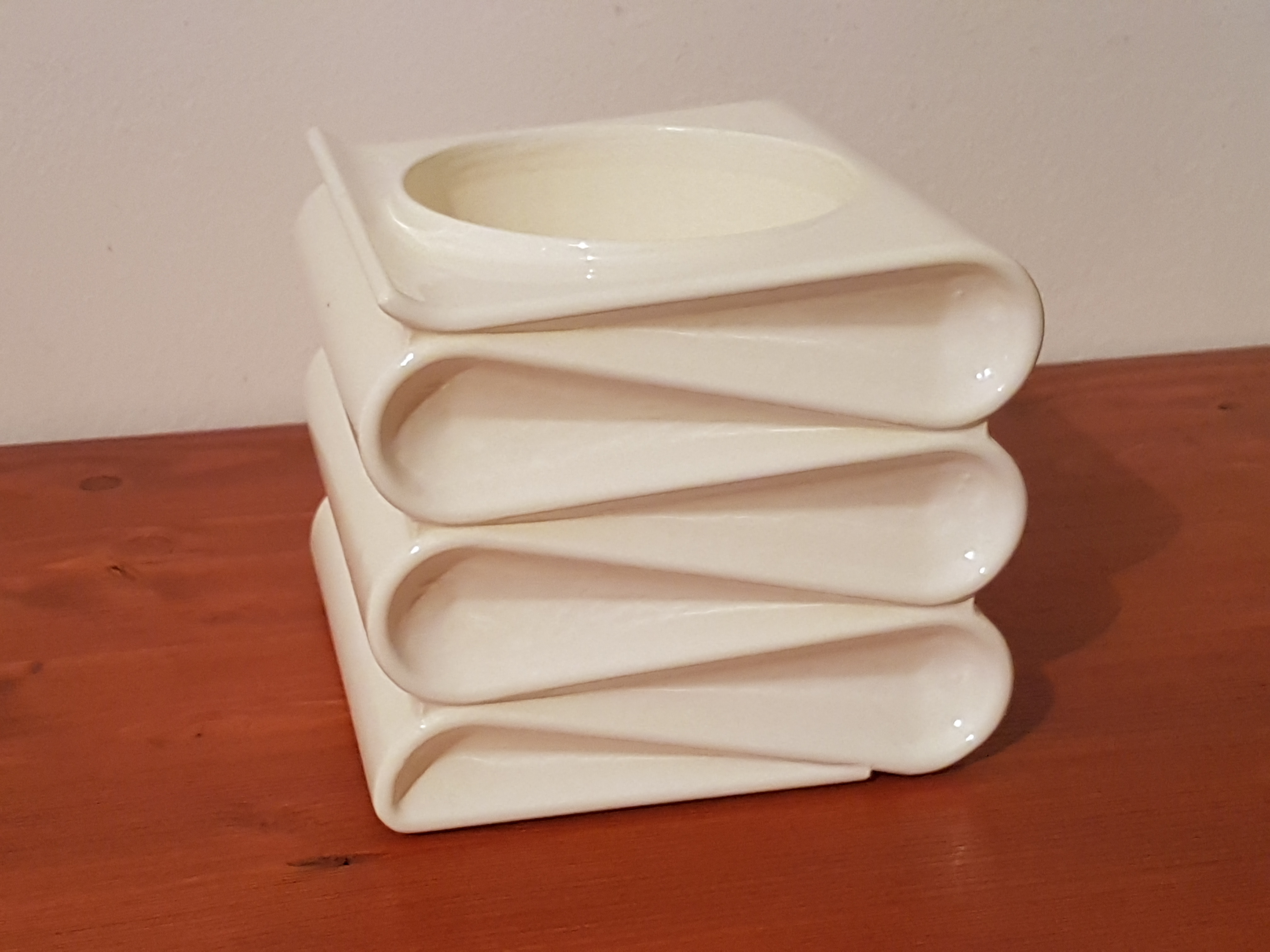 Artistic vase customized