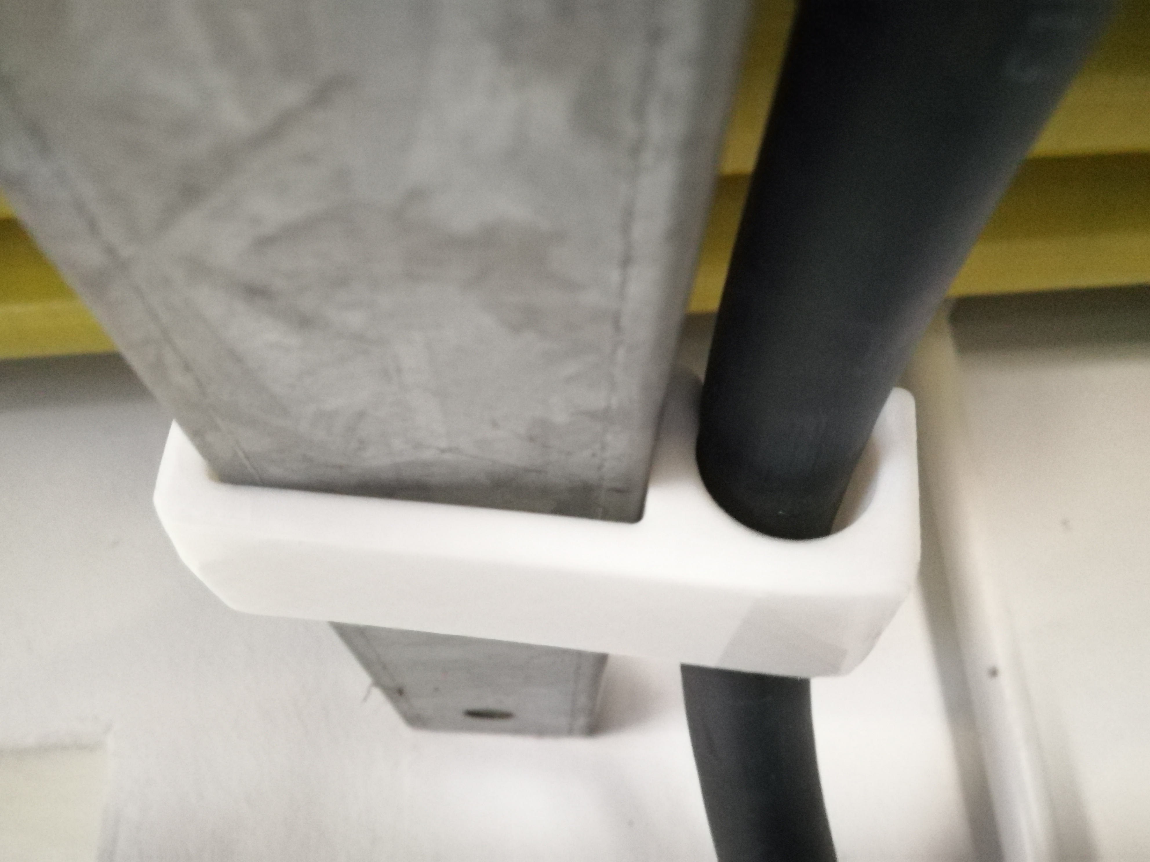 Kabelführung für Stahlprofil / cable mount without screws