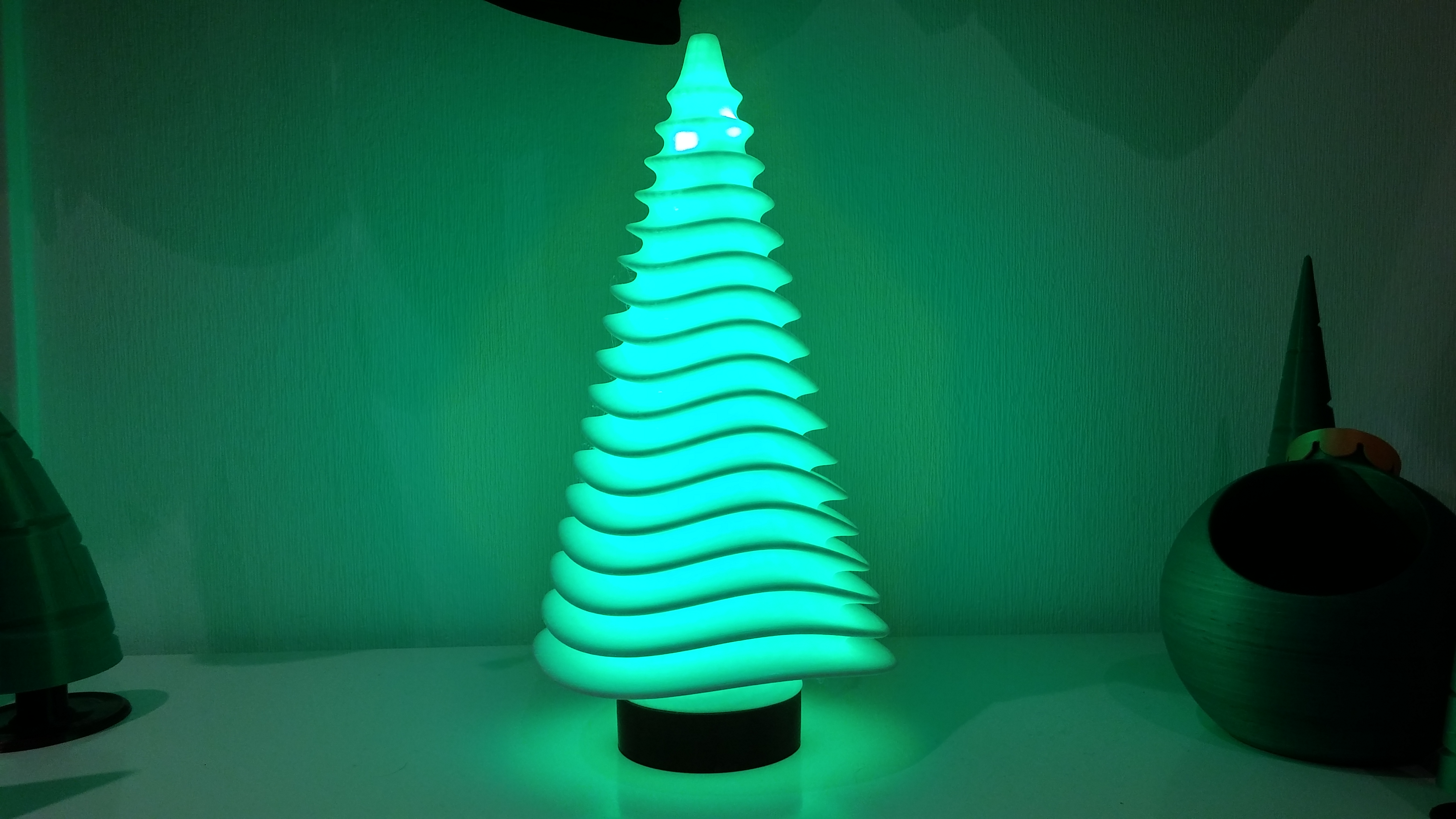 "Wave Lamp for the holidays" Base Holder with Wemos D1 Mini