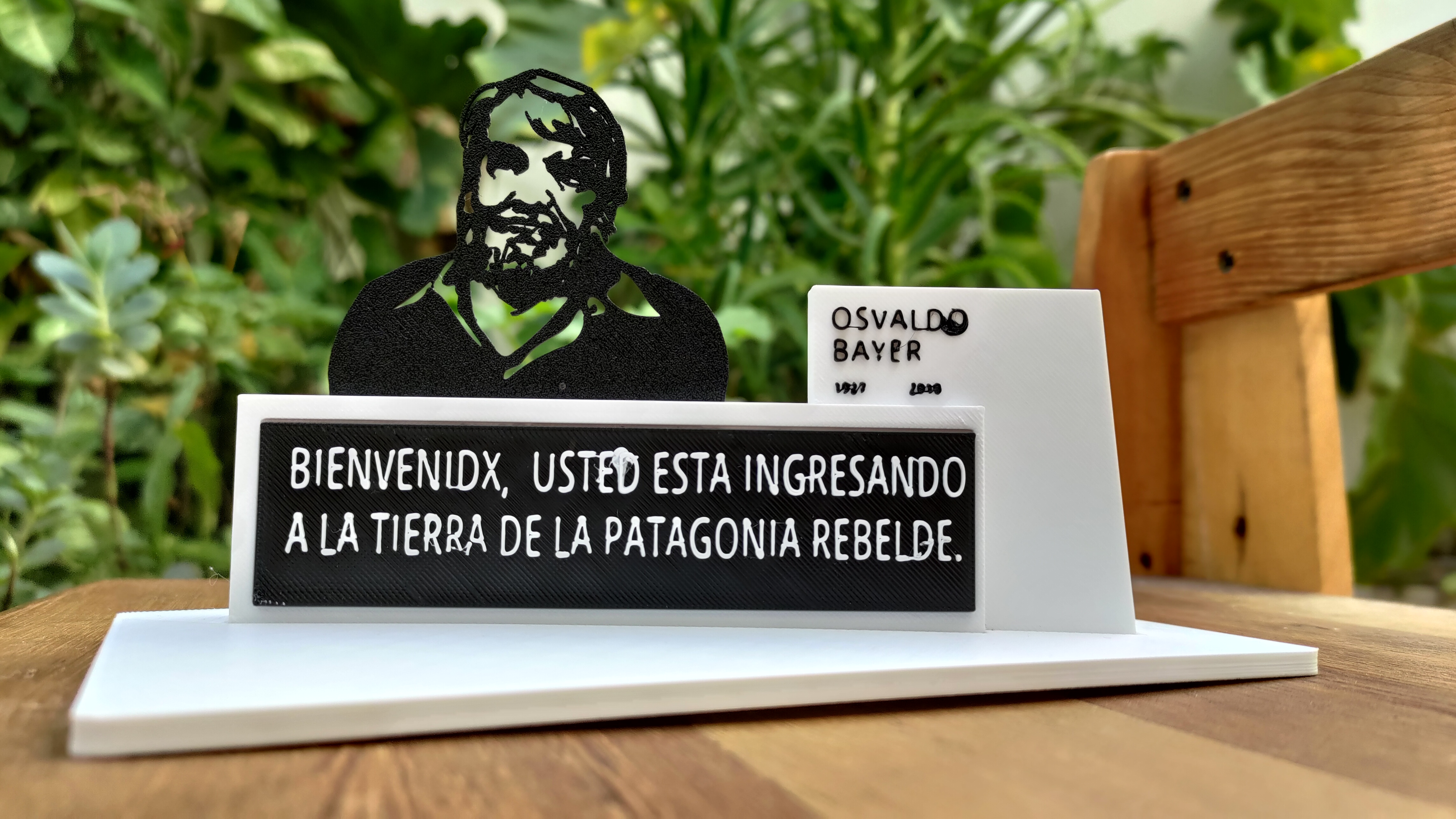 Réplica del monumento a Osvaldo Bayer