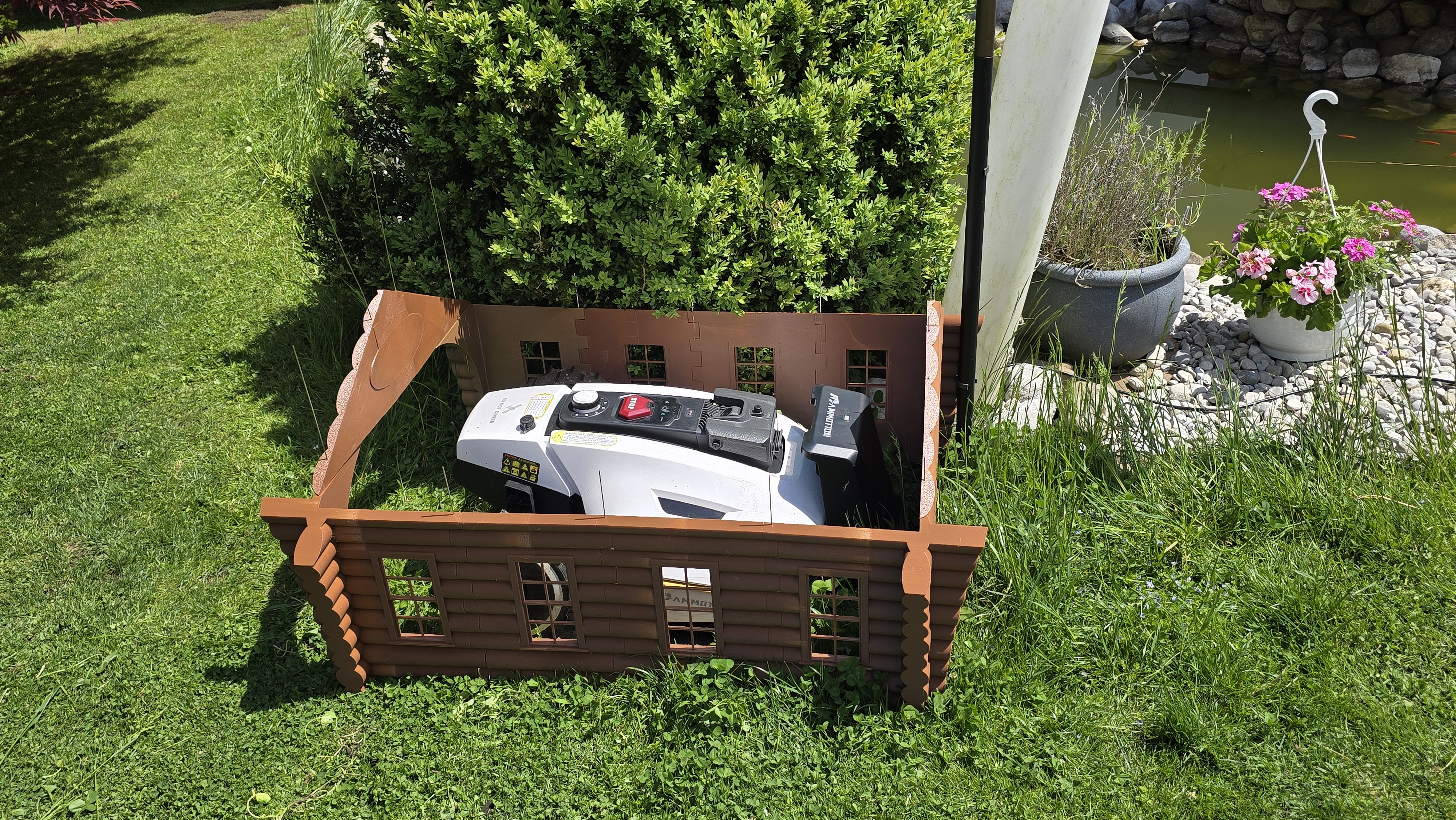 Lawn mower house, Rasenmäherhaus, maison tondeuse à gazon
