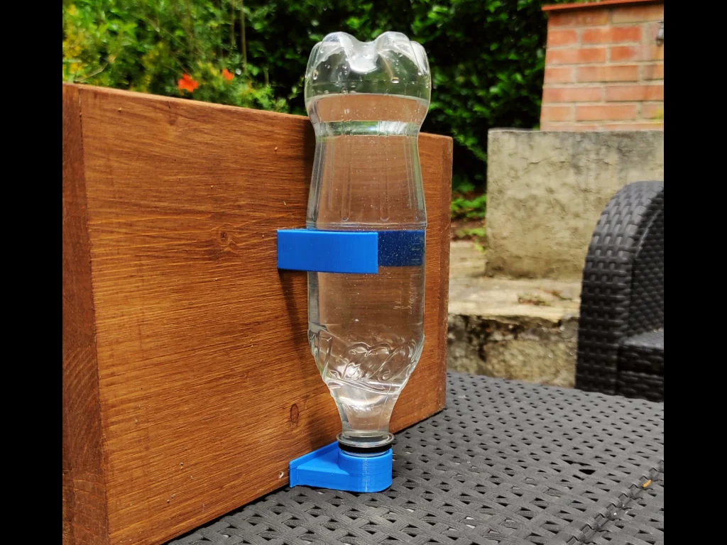 External Bee Feeder with Bottle Holder