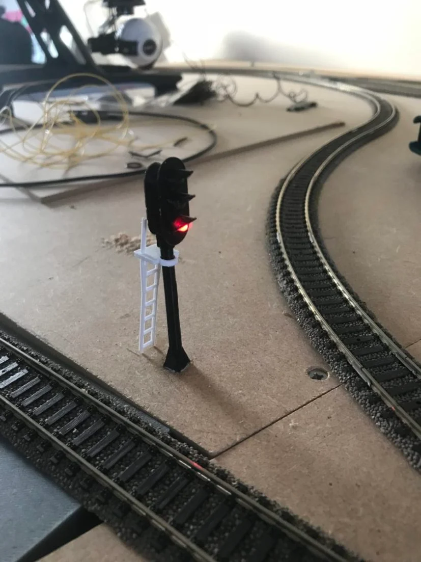 train signal 1:87 scale