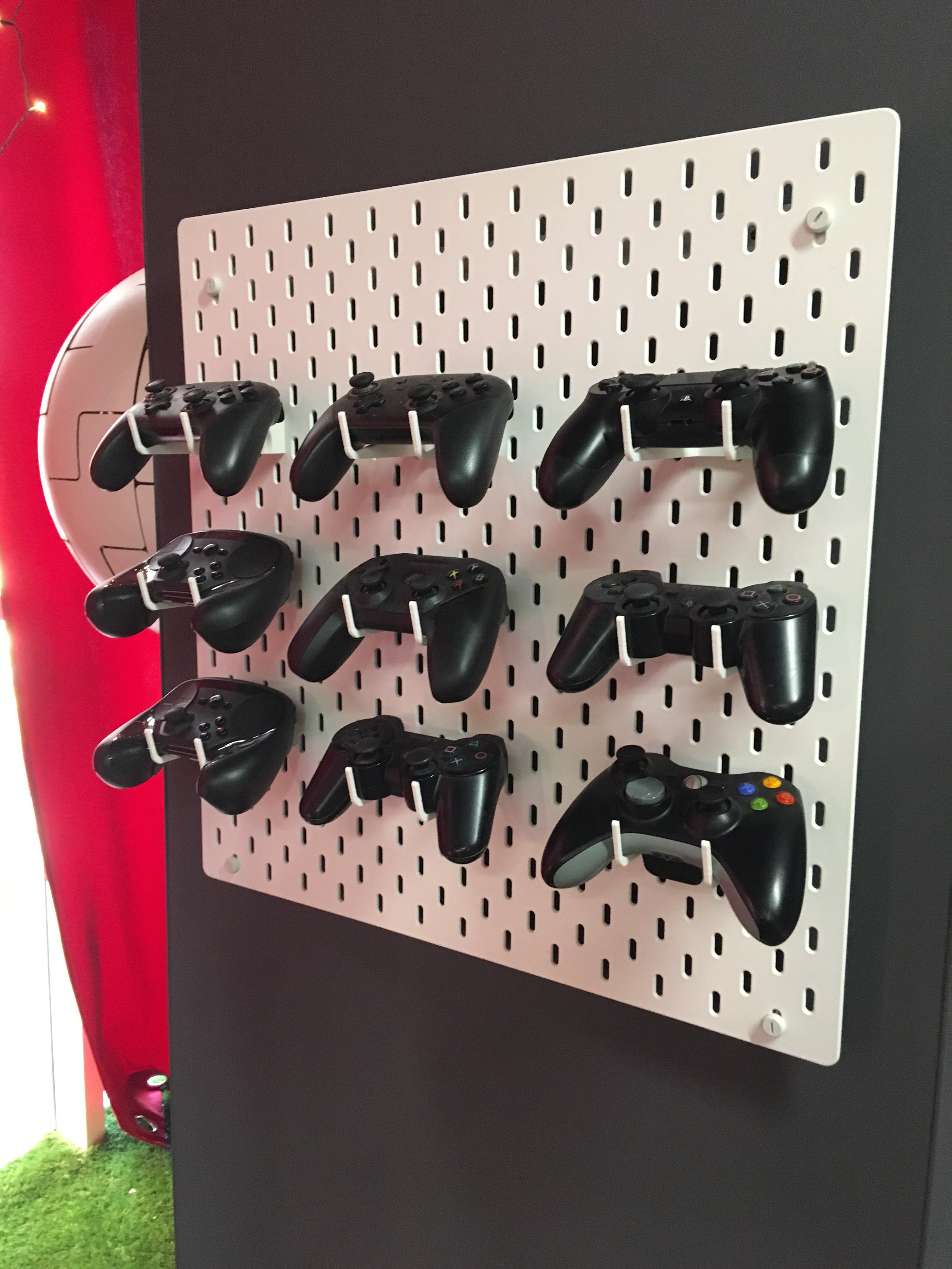 Reasonably Universal Controller Hook for IKEA SKÅDIS Pegboard