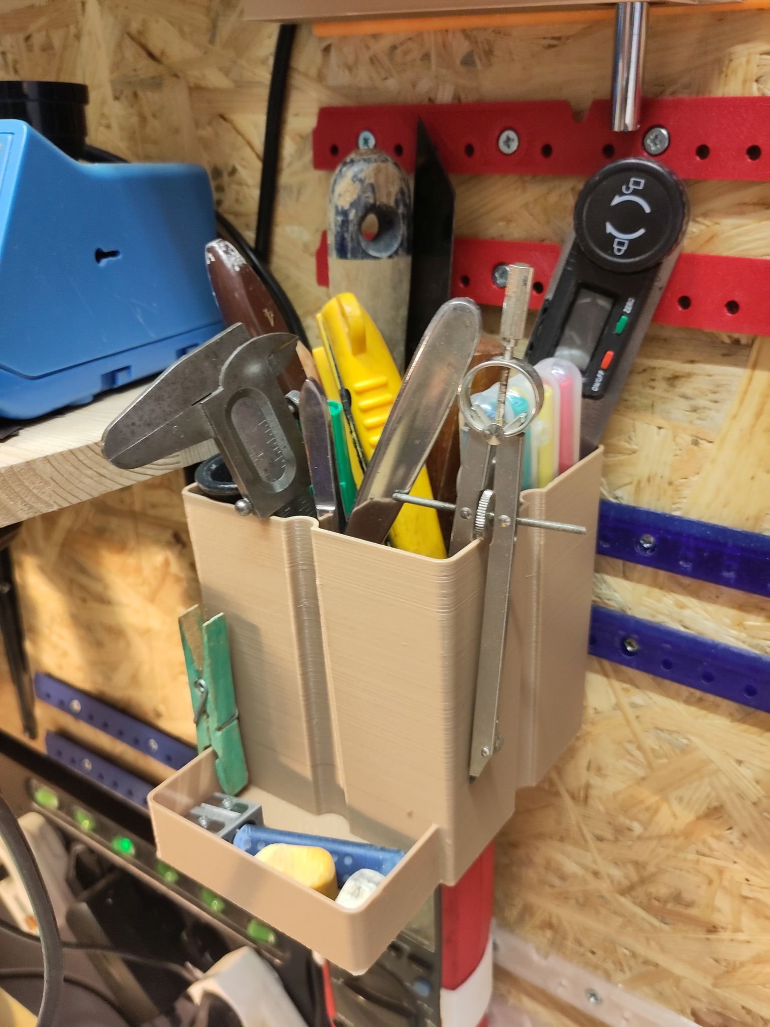 Small tools bucket for wall mount system (Allit StorePlus)