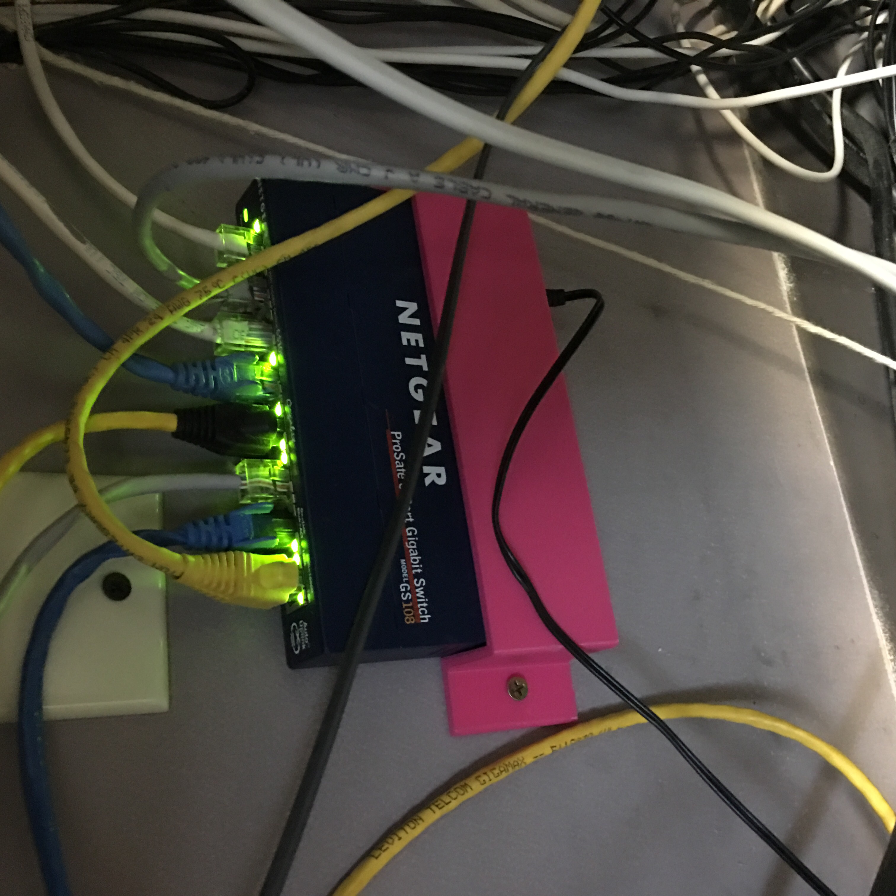 Netgear GS108 8-Port Switch Wall Mount