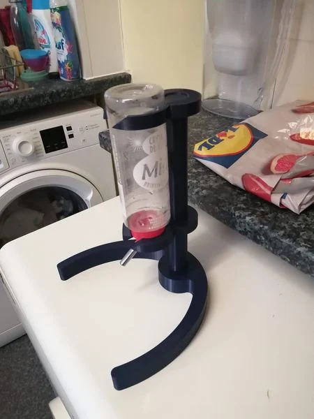 Free standing water bottle holder for guinea pigs / hamsters / rabbits / roadents