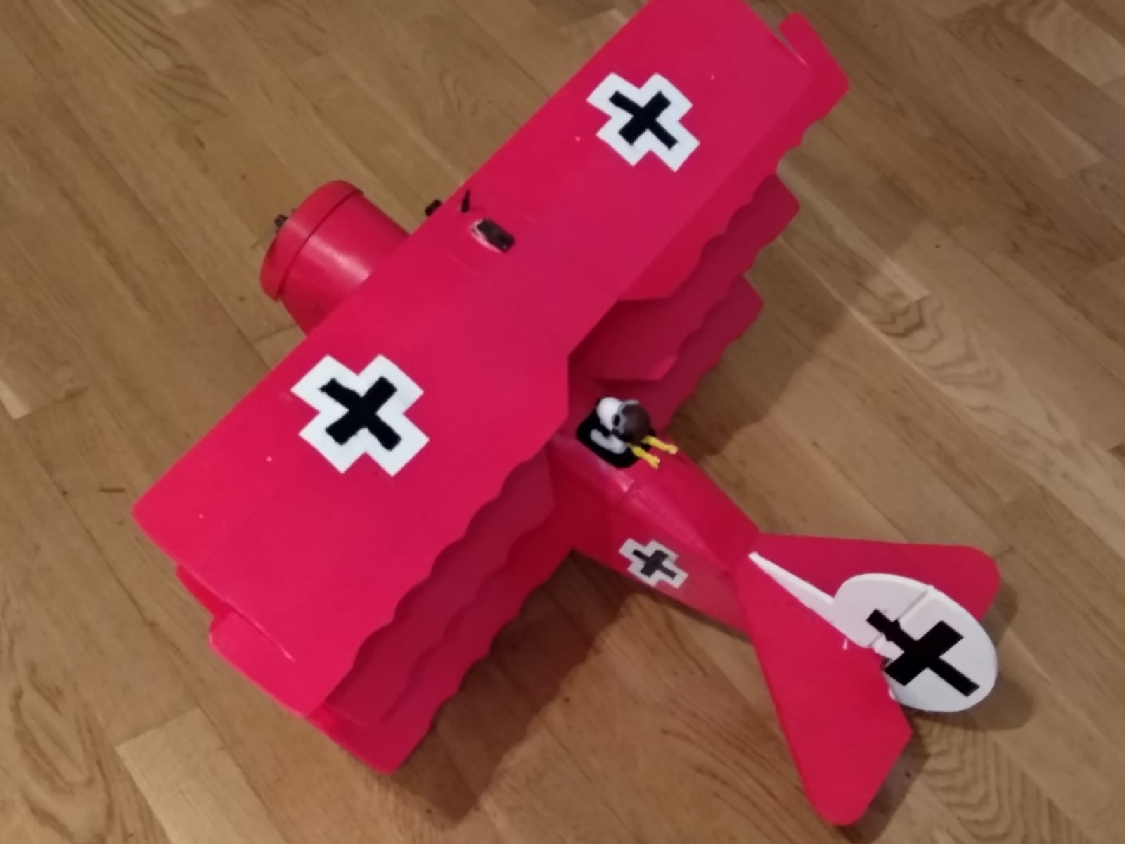 FT Fokker DR1 mini Wheels, Engine mock up and pilot