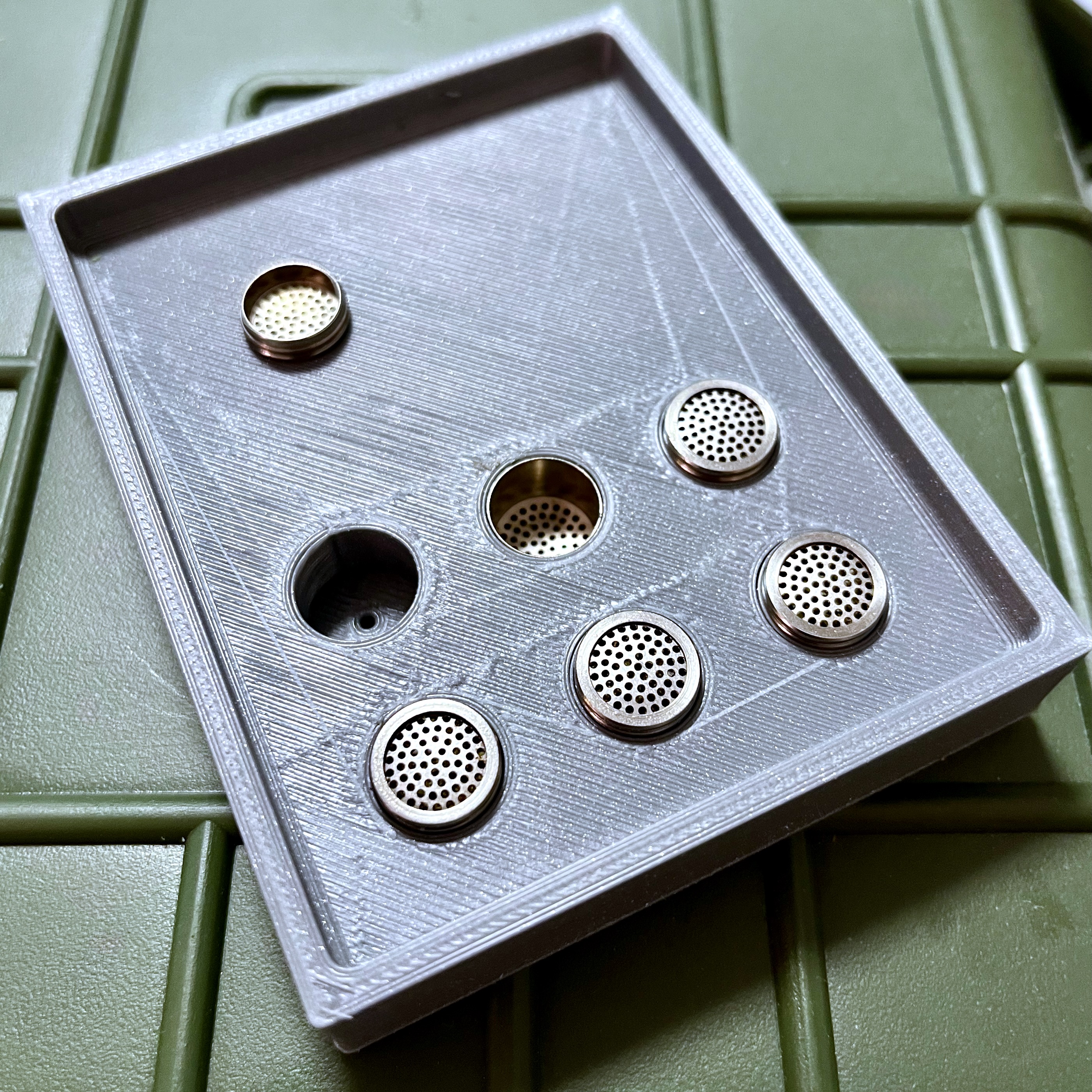 Capsule filling tray for Tinymight 2 vaporiser