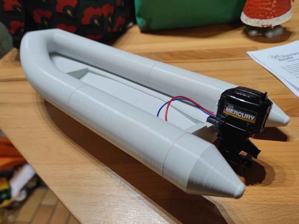 1/10 inflatable boat (remix from new_POPE)