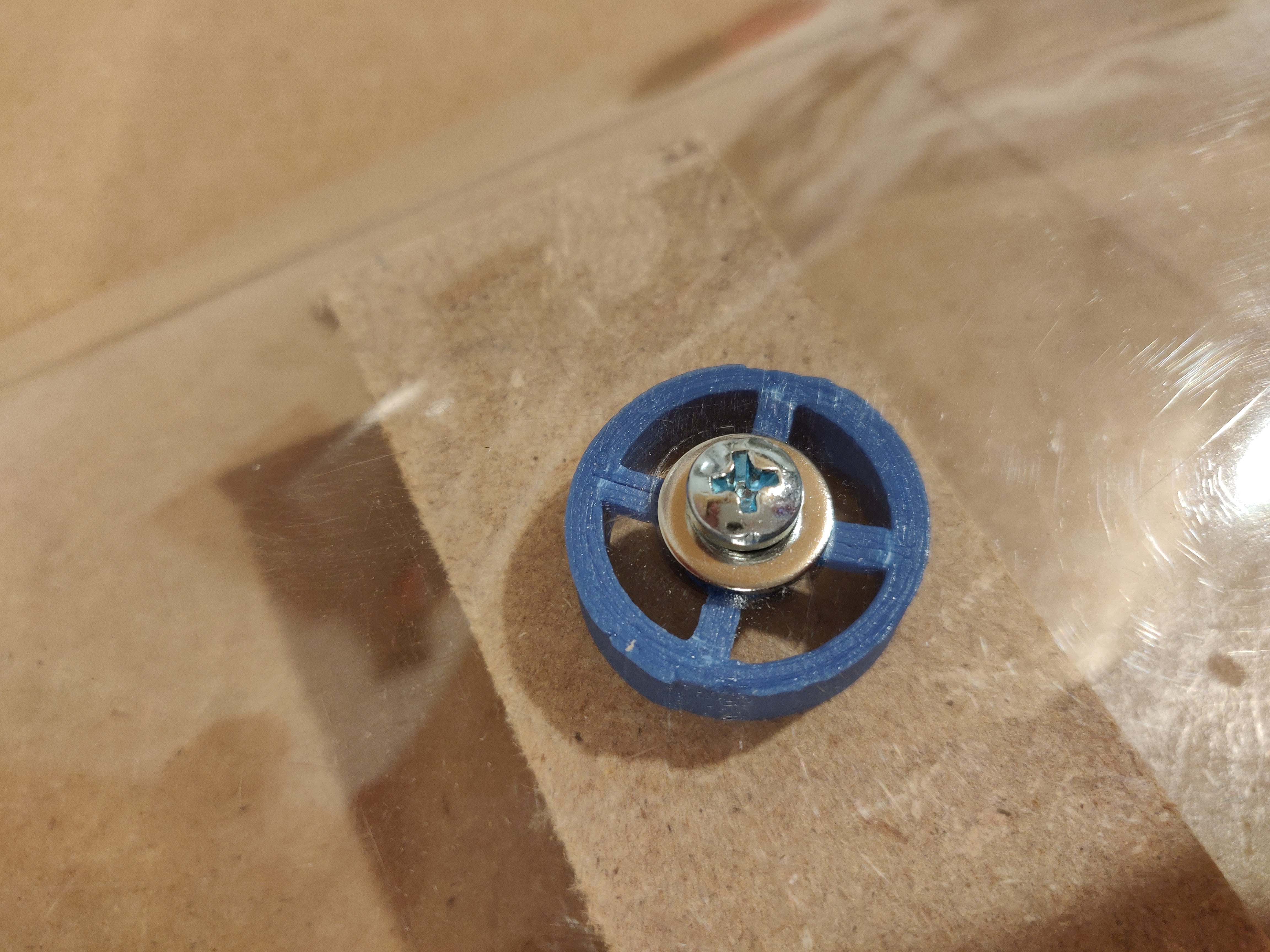 Parametric spacer with centering helper
