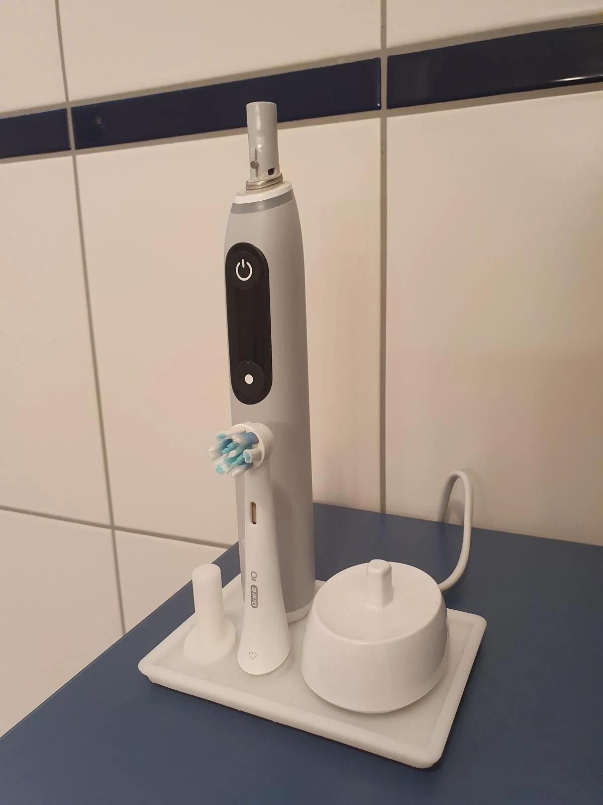 Oral-B iO Series 6 toothbrush stand