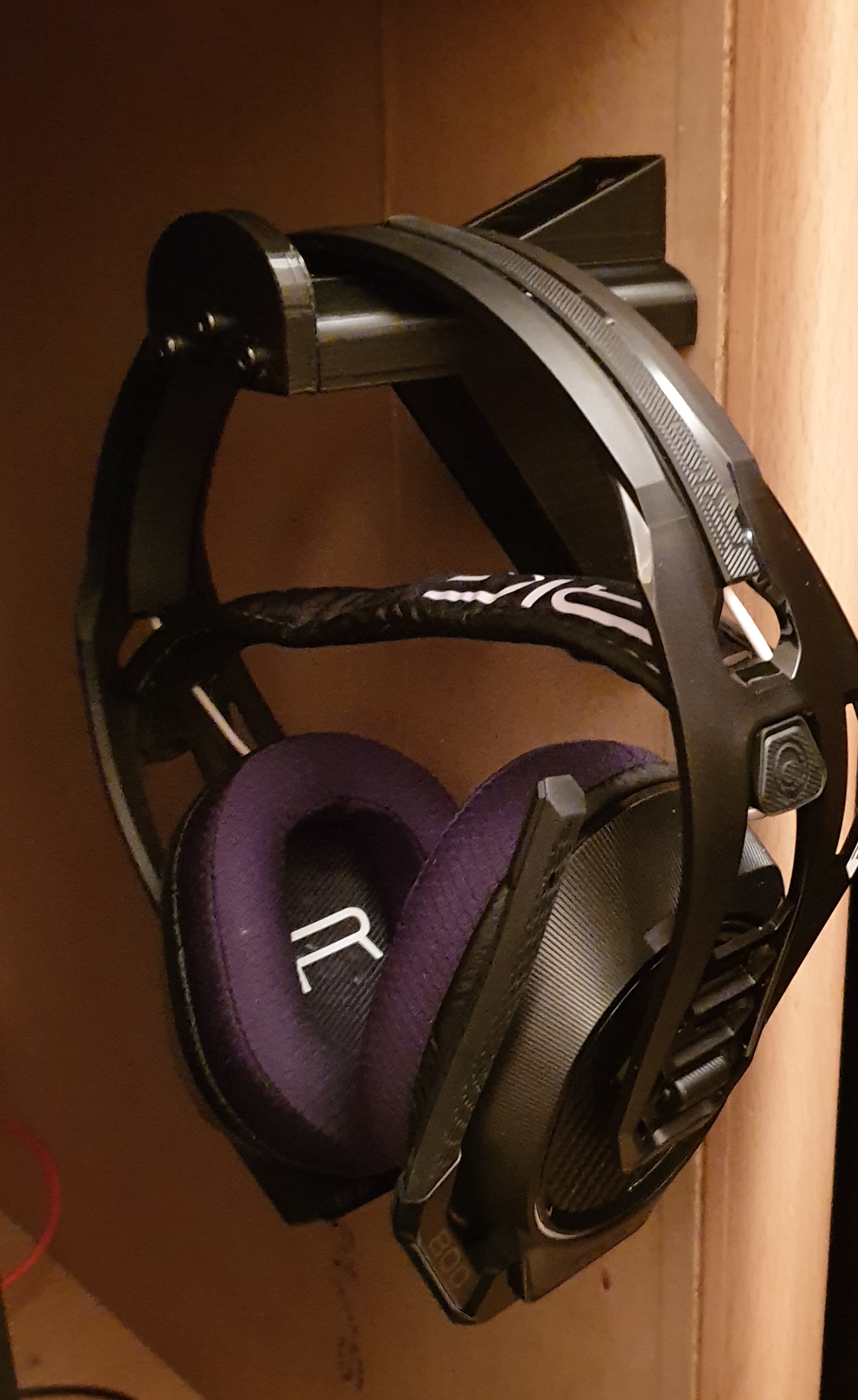 Headphone Hanger (vertically mounted)