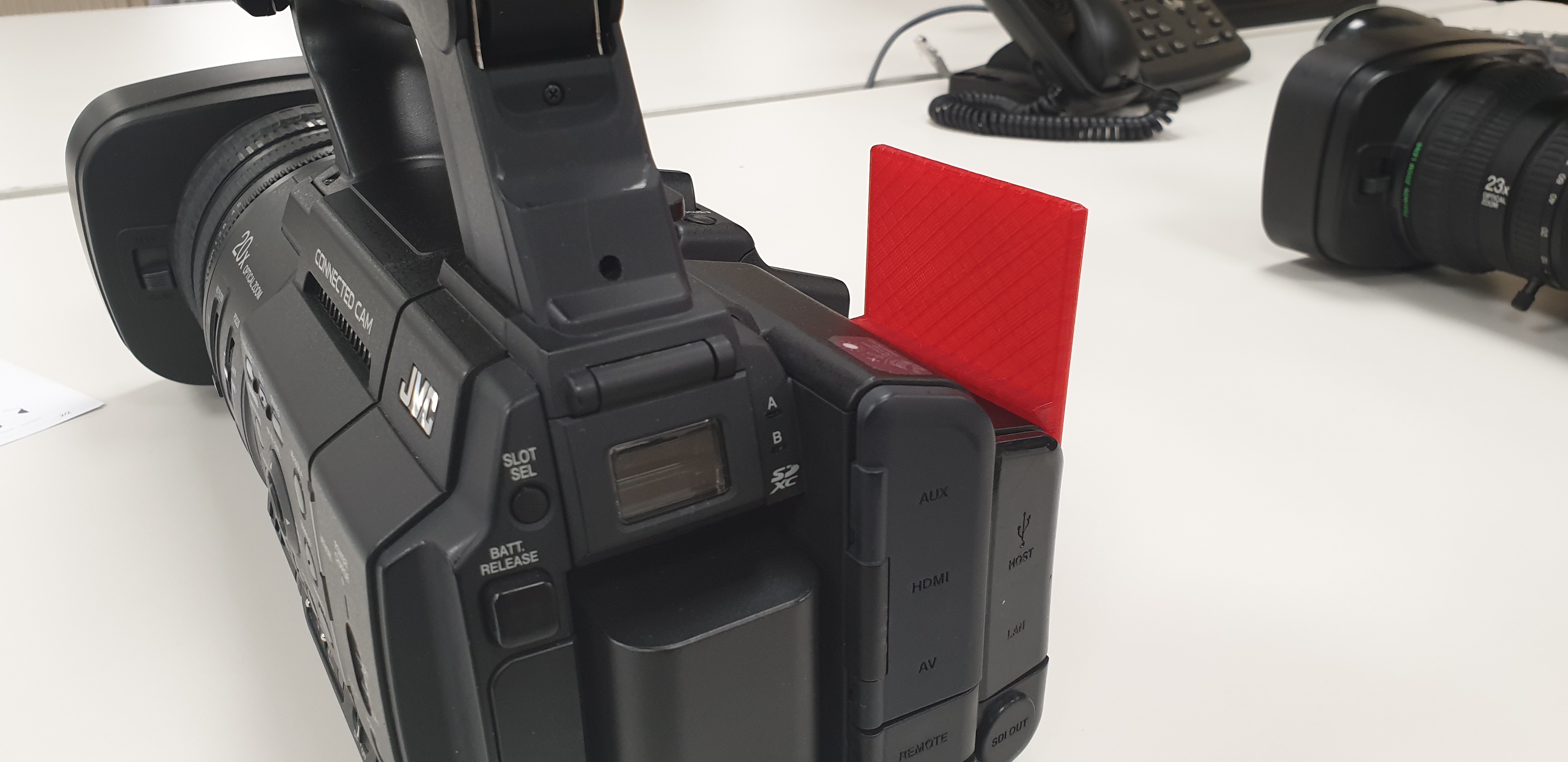 JVC Serie GY-HC5 camera  Wireless microphone plate
