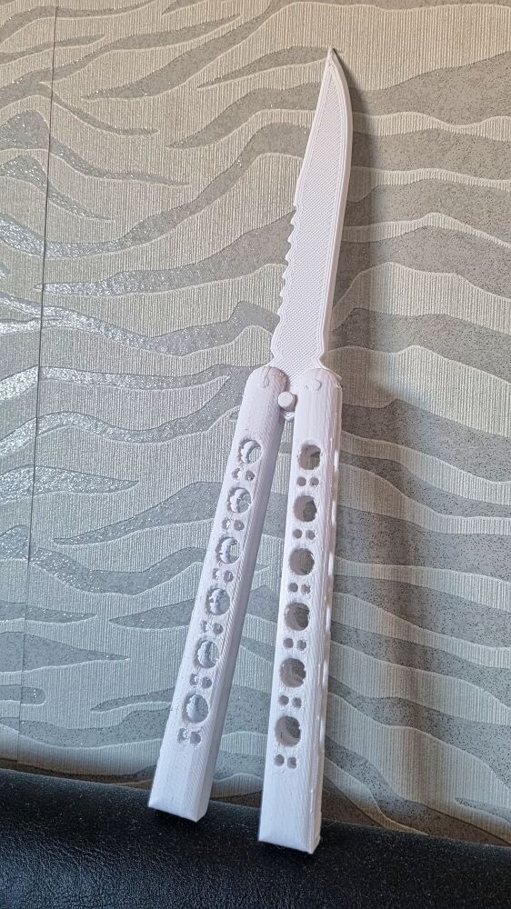 Snap in Balisong/Butterfly knife - Stylish and stable 'blade' remix