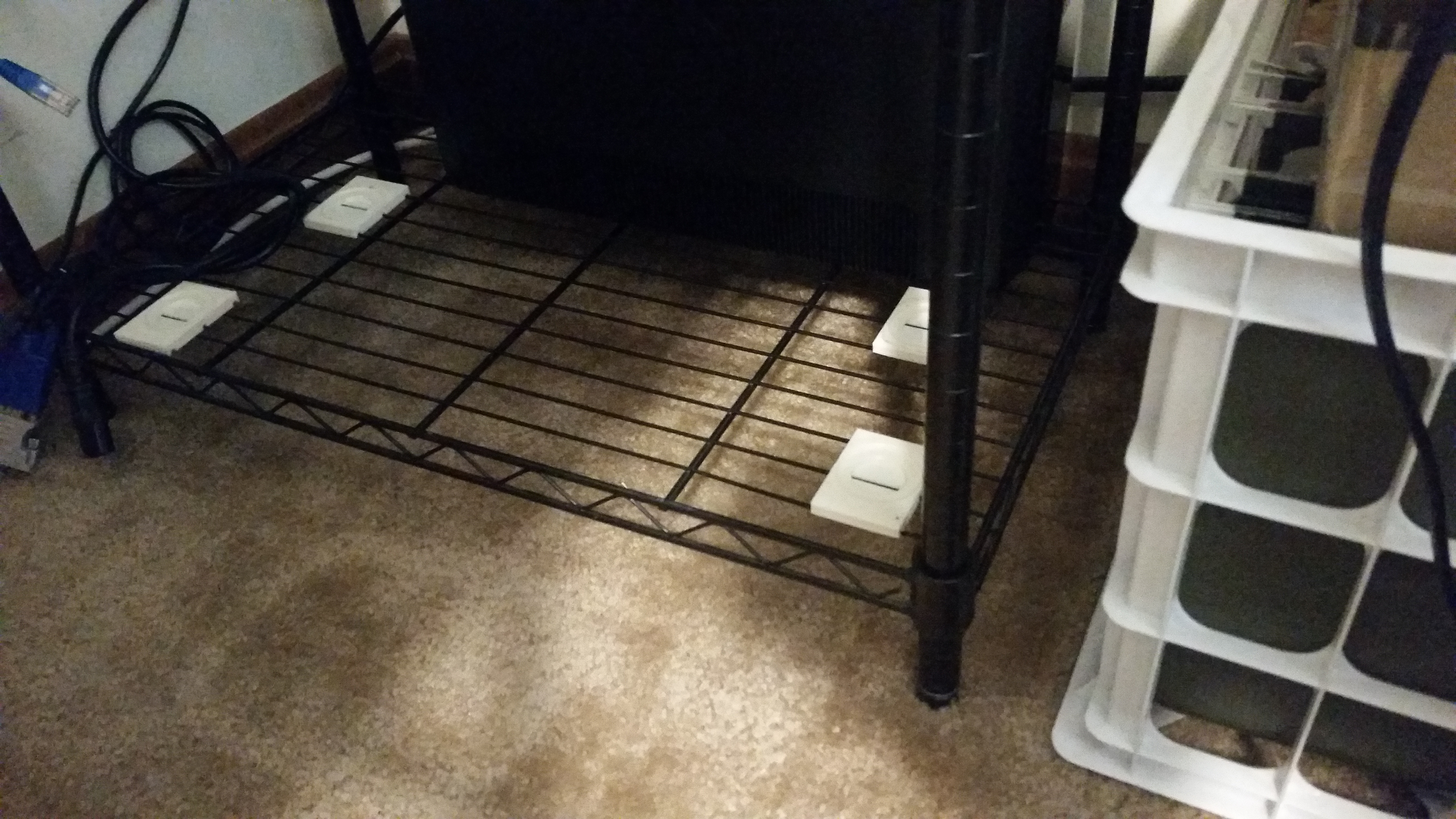 Desktop ATX case foot adapter for wire shelf