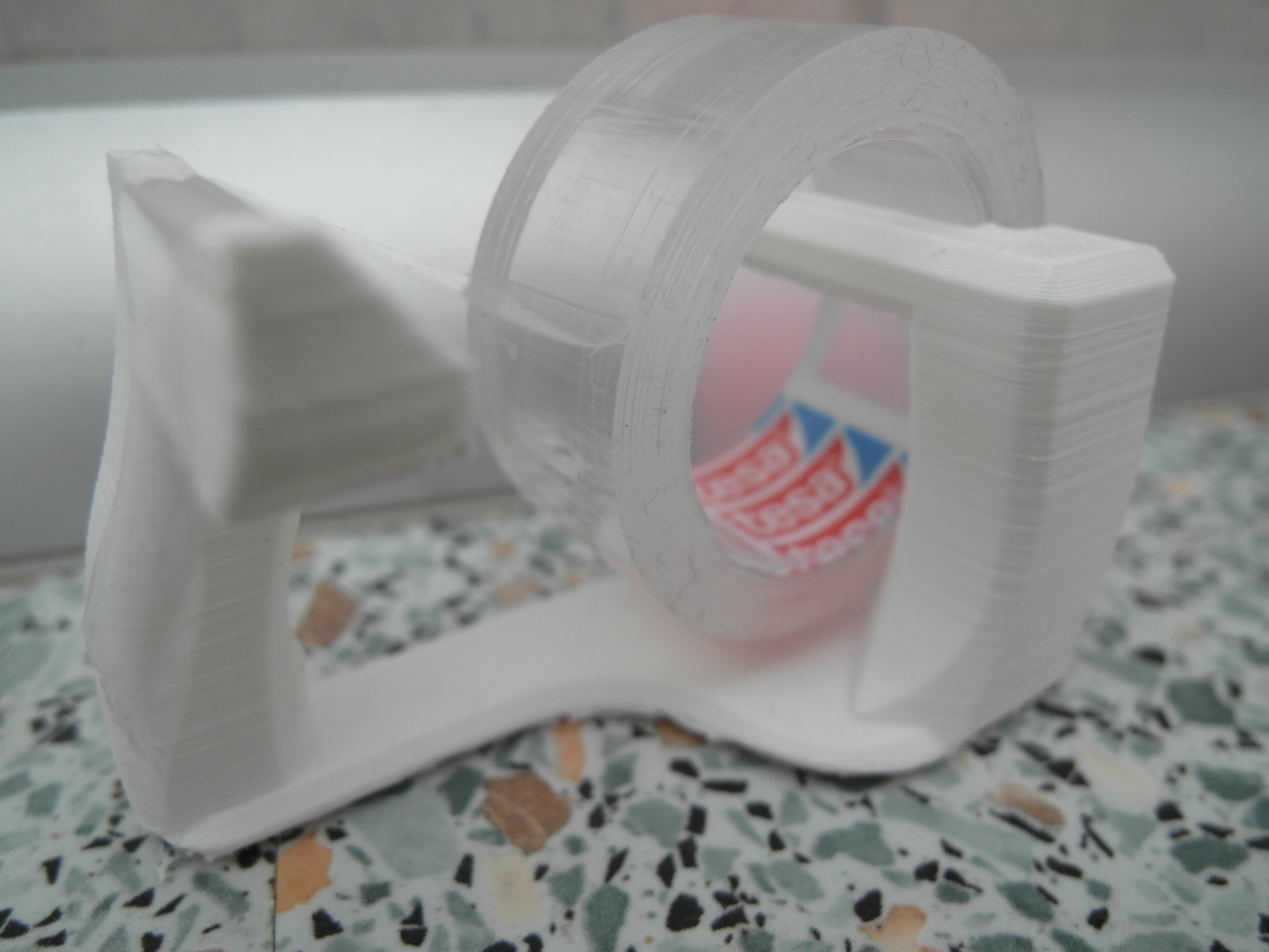Modern tesa dispenser