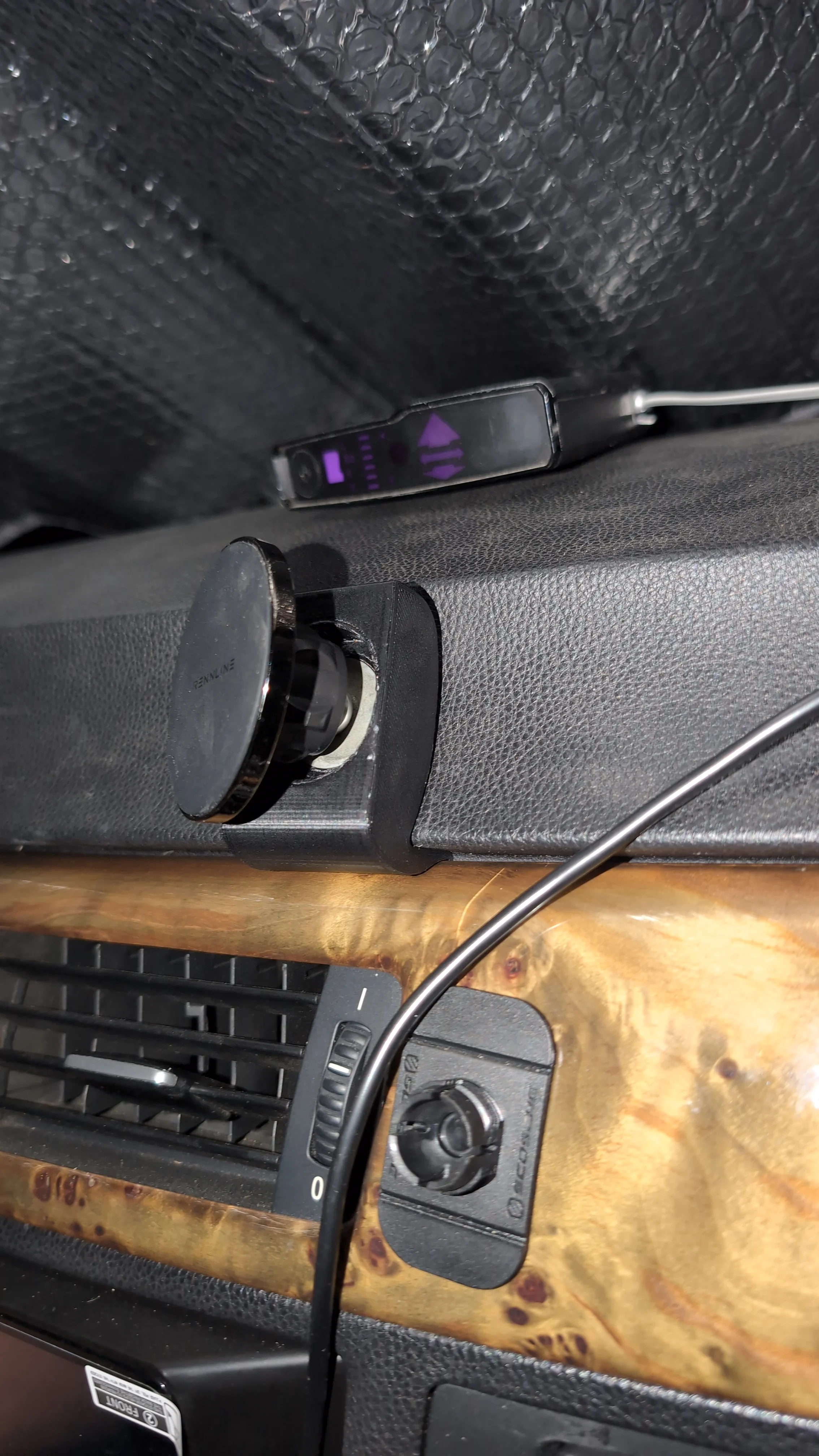 E91 (e9x) single hump dash phone mount