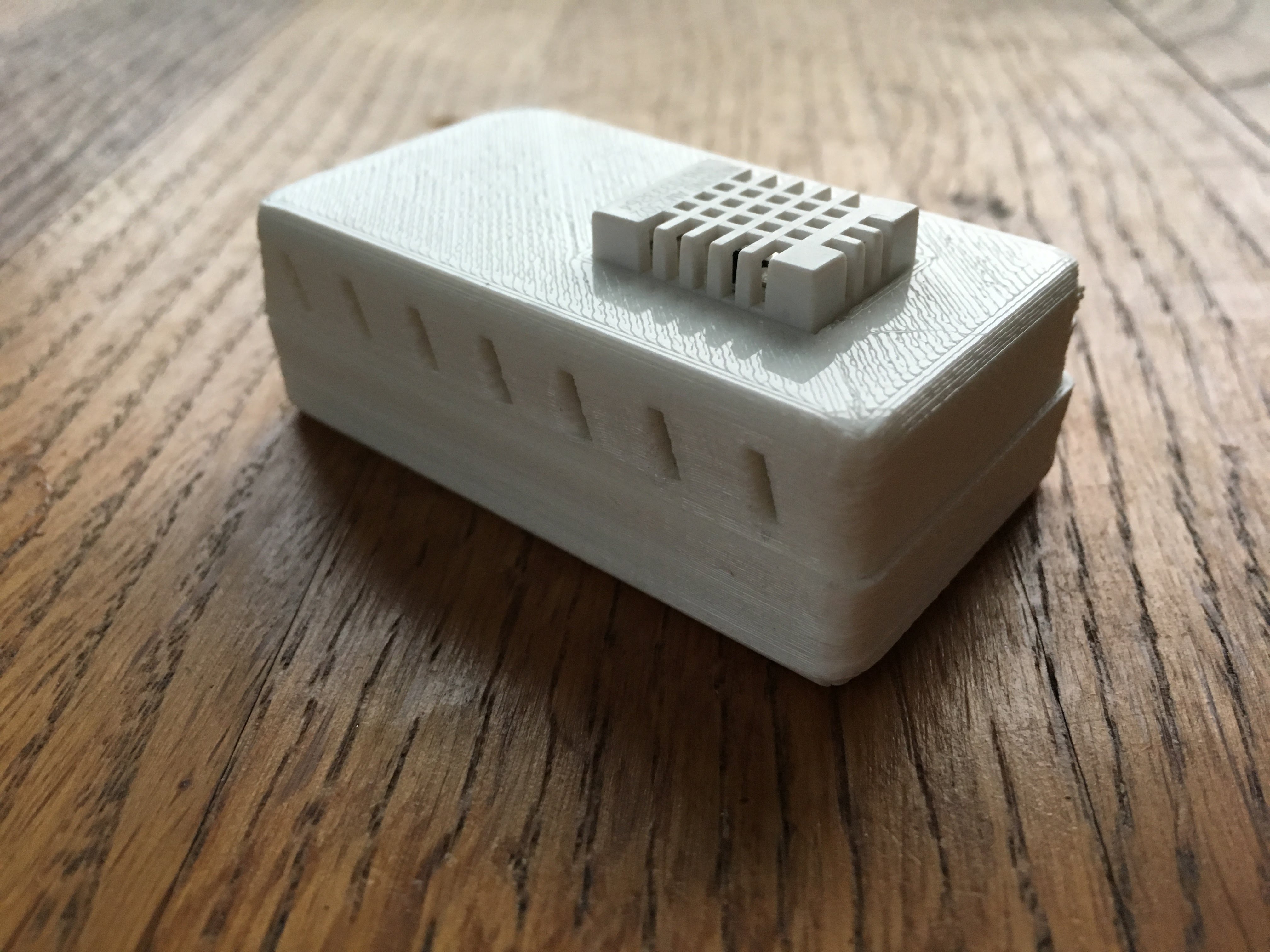 Slim Case for ESP8266 / LoLin NodeMcu plus DHT 22 with Airflow