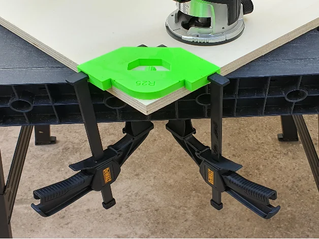 Frässchablone / Router Template / Corner Radius Jig (DeWalt 6x12mm and Microjig Clamps Remix)