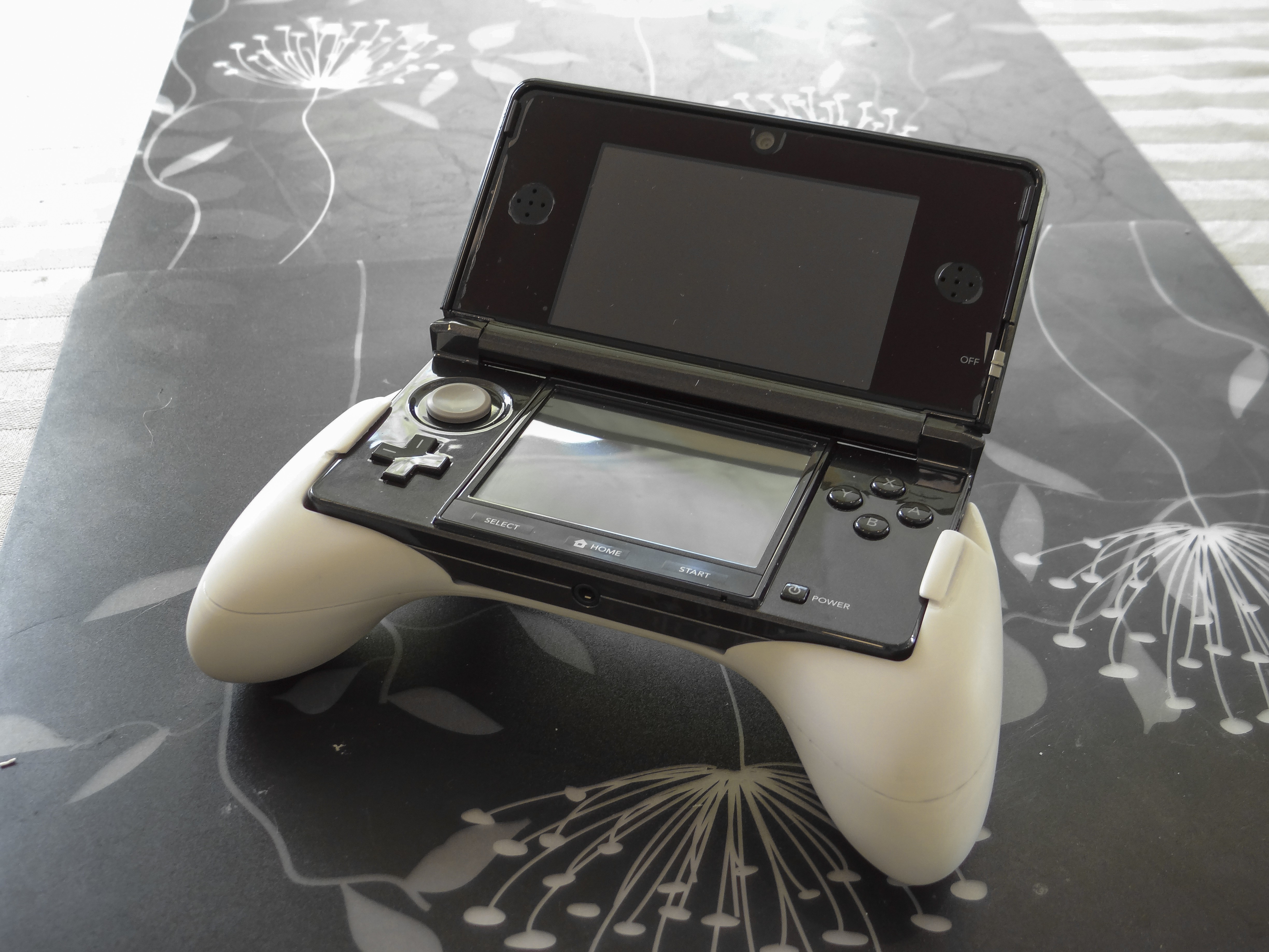Ergonomic Grip For The Original 3DS v2
