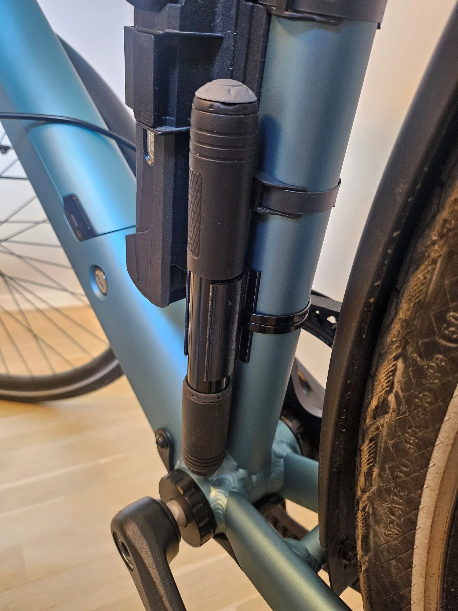 Tenways CGO600 pro bike pump frame mount
