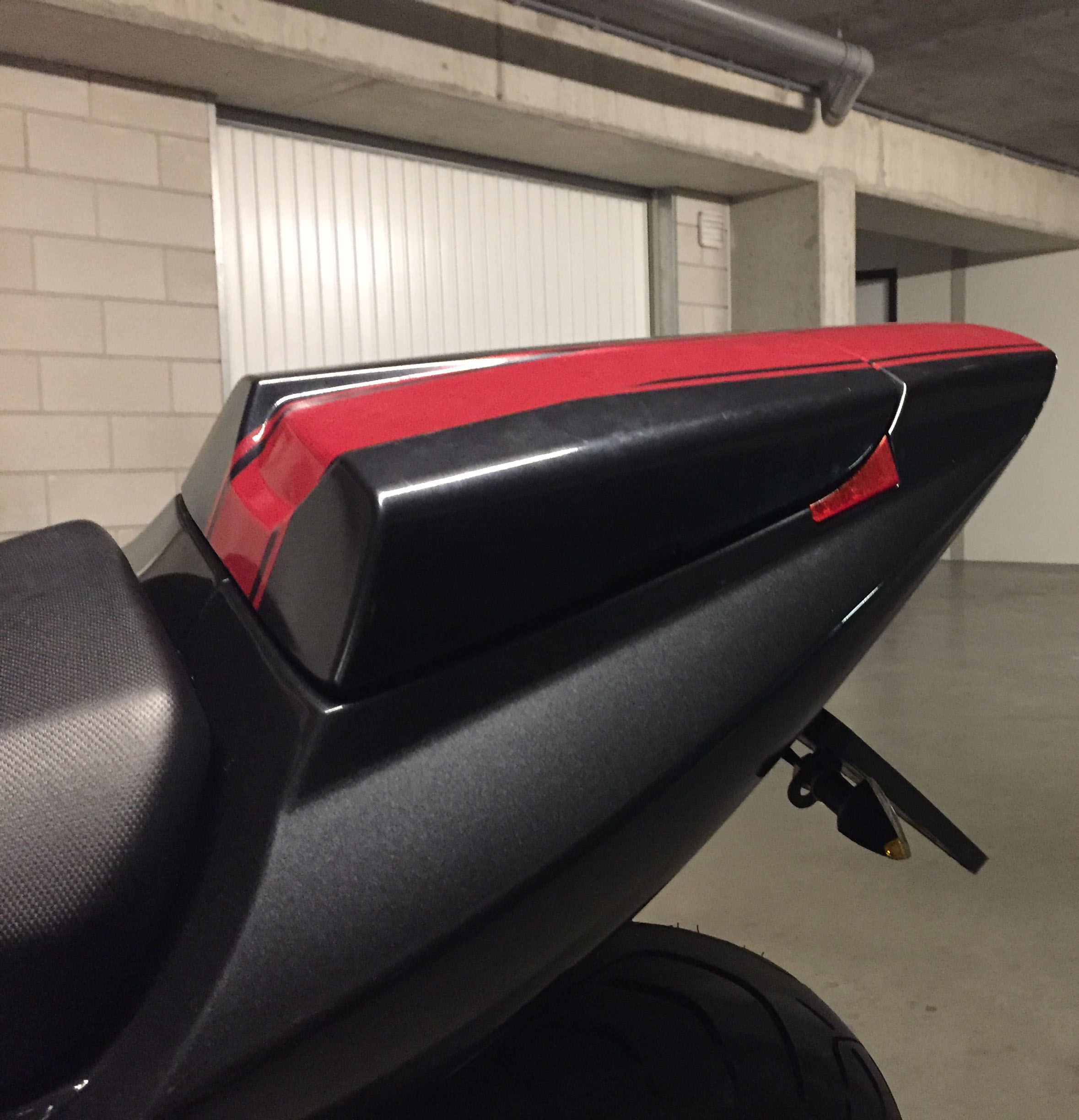 Suzuki SV650/SV1000 Grab Handle Infill/Cover
