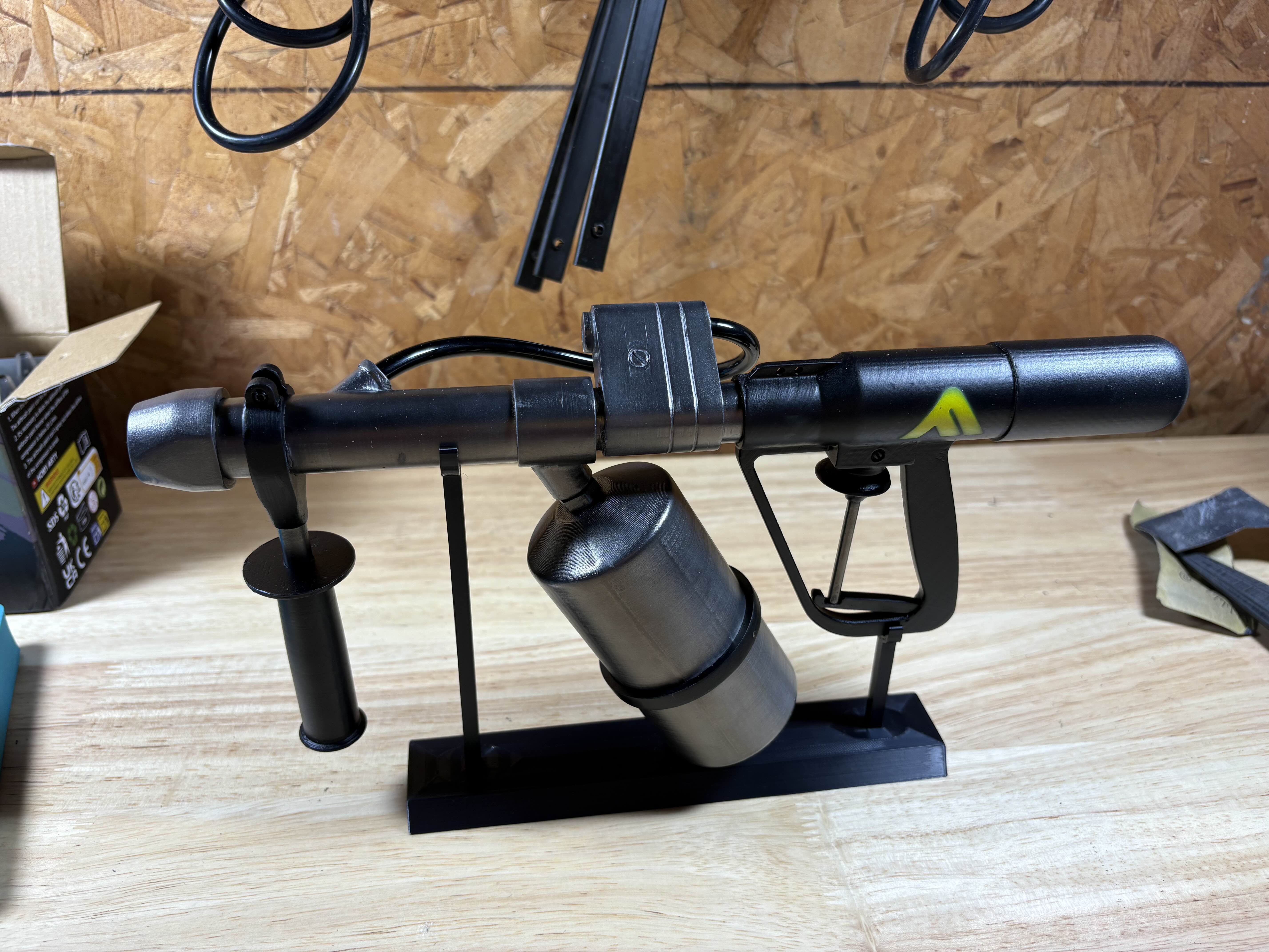 Goo Gun Replica from The FINALS (desktop display size)