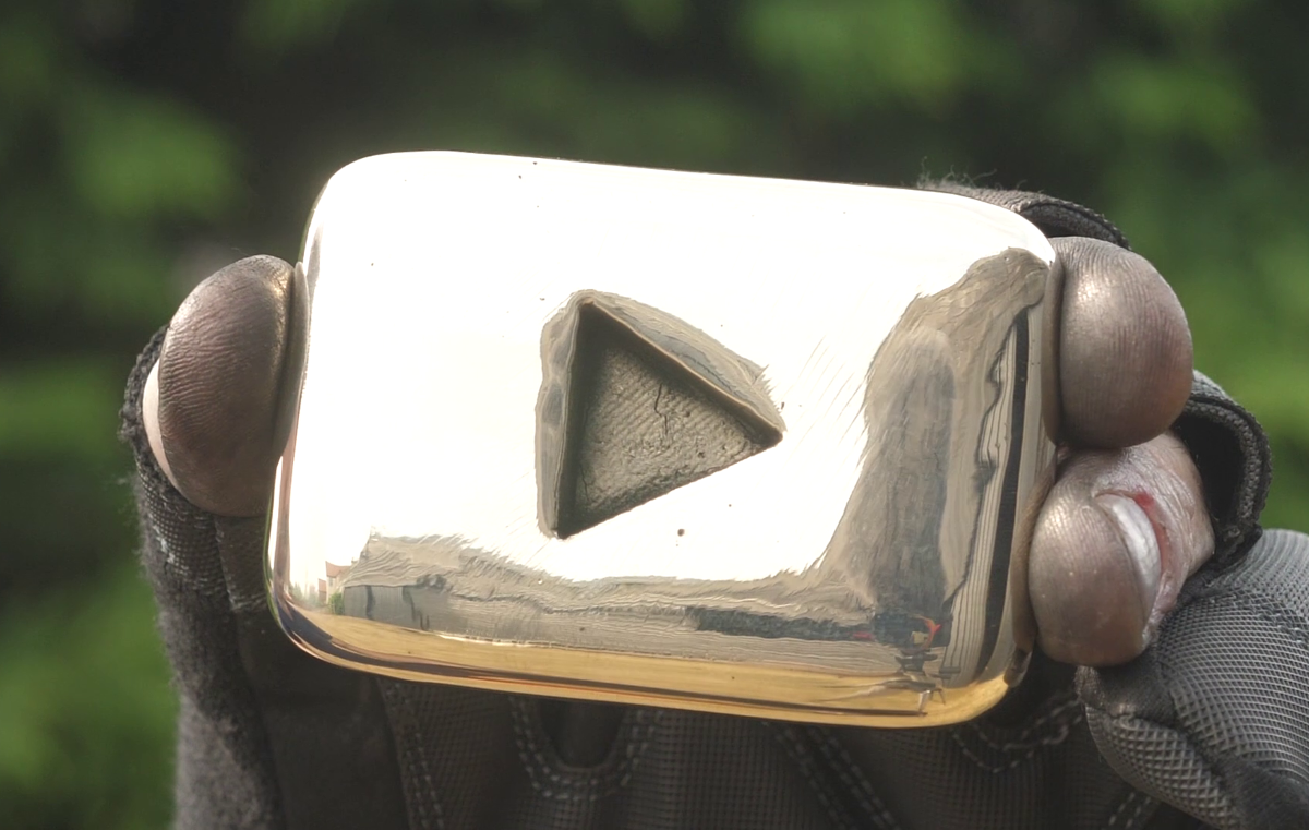 a real Curvy YouTube Play Button - in two halves for best printing (curvy playbutton)