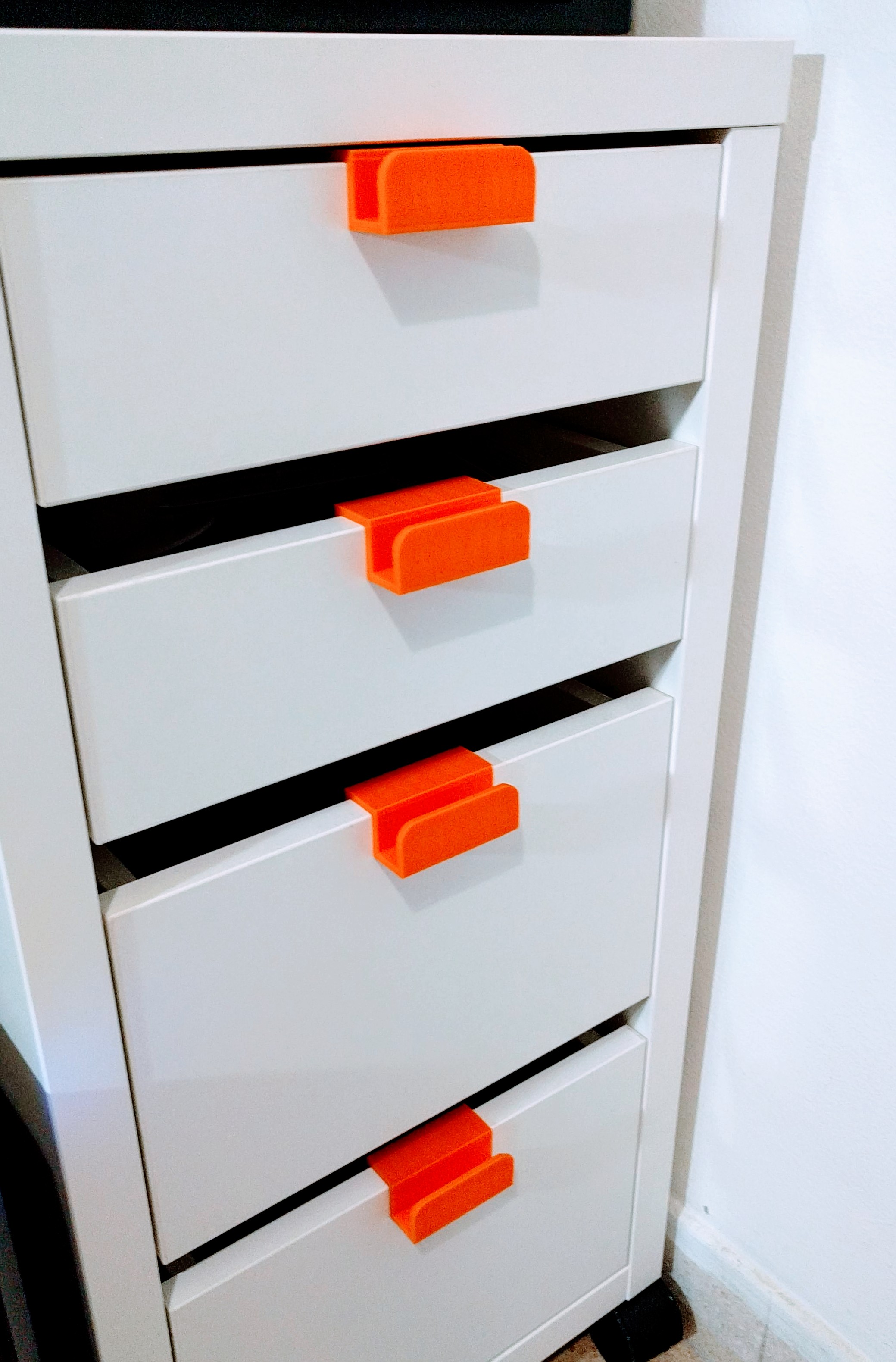 Customizable drawer handle