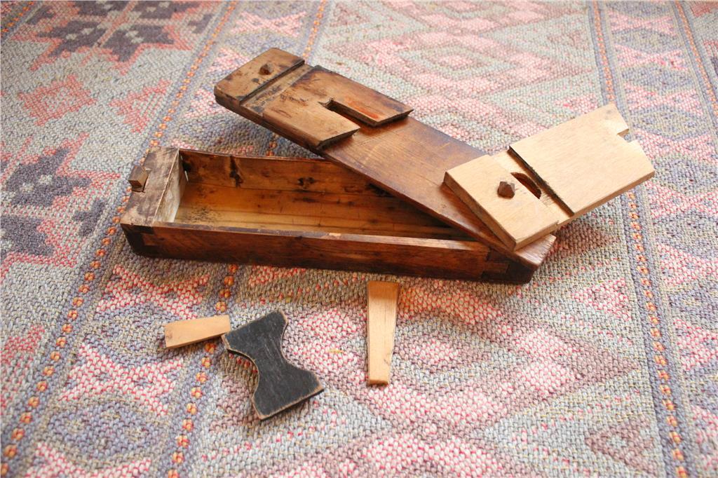 Straight Razor Box