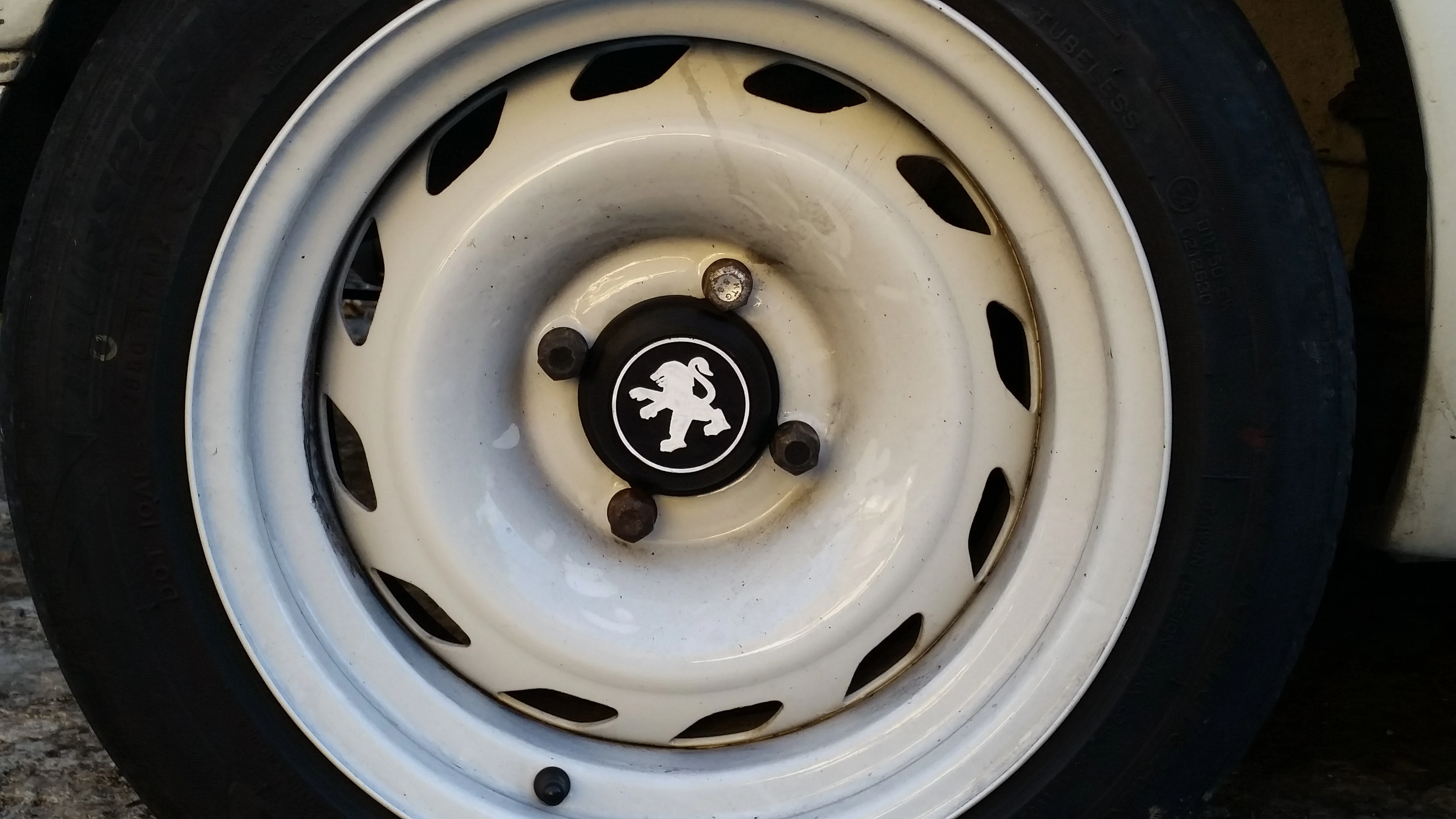 Peugeot 205 wheels centre caps