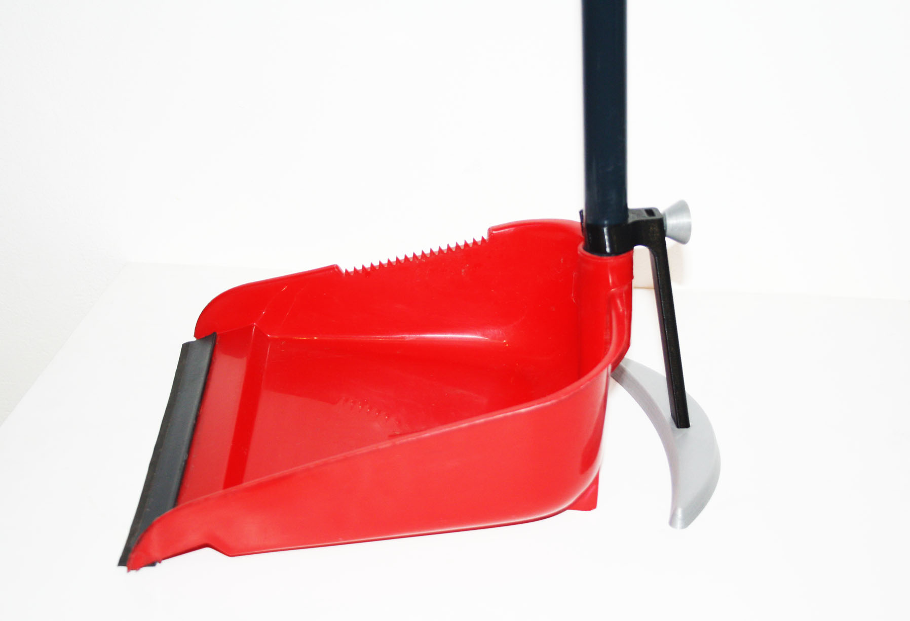 DUSTPAN  STABILIZER