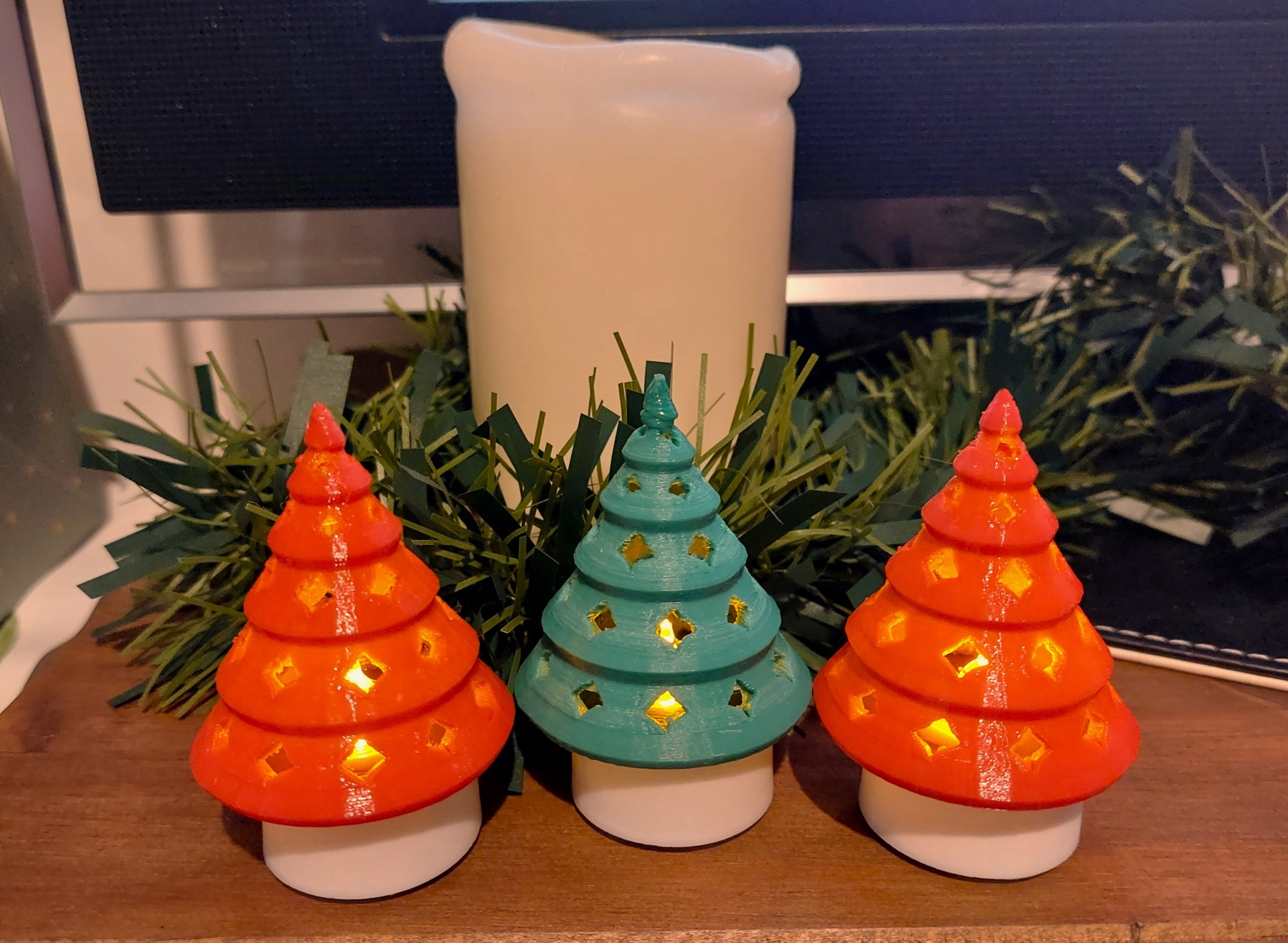 Hanging Christmas tree tea light ornament