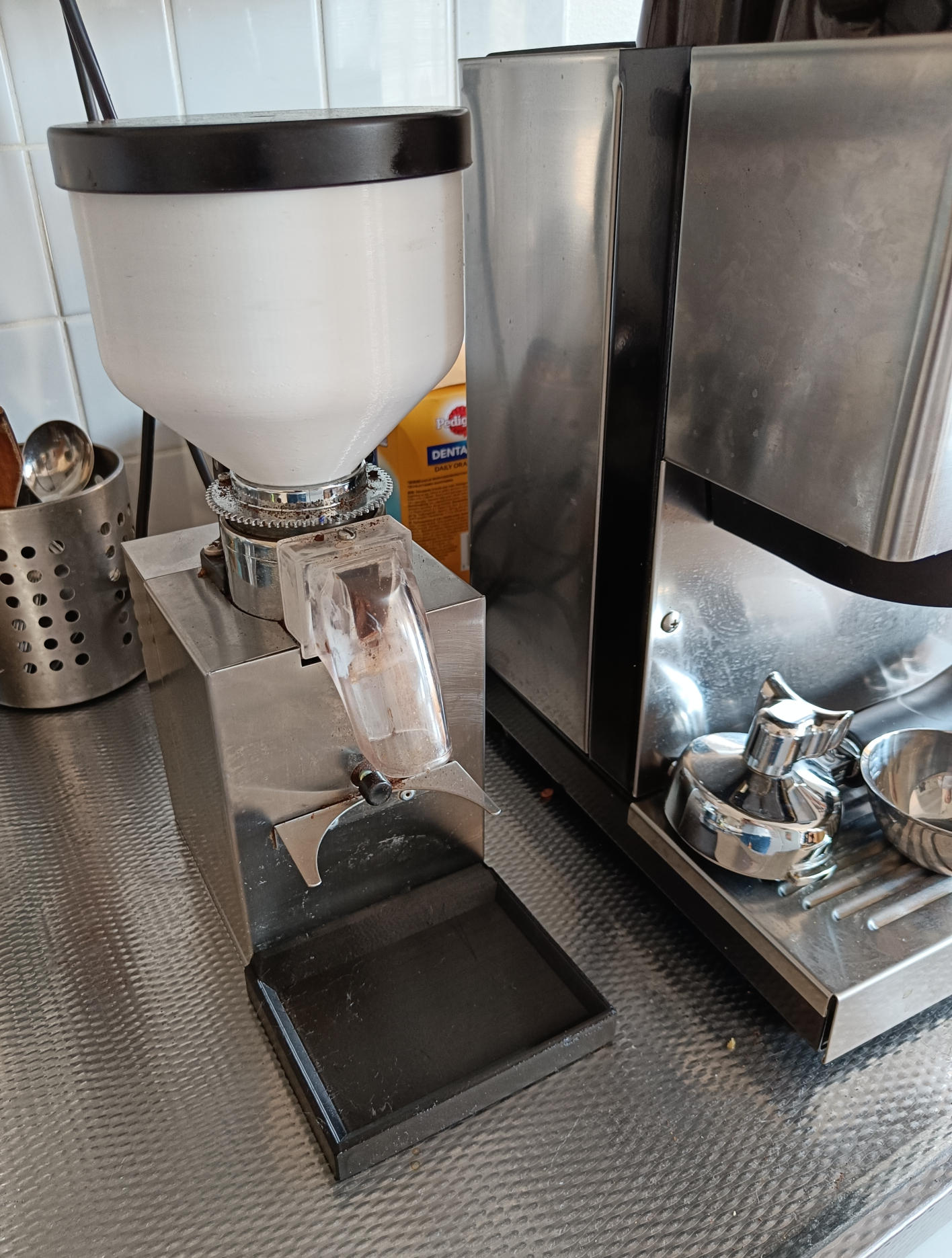 Demoka M-203 spill tray