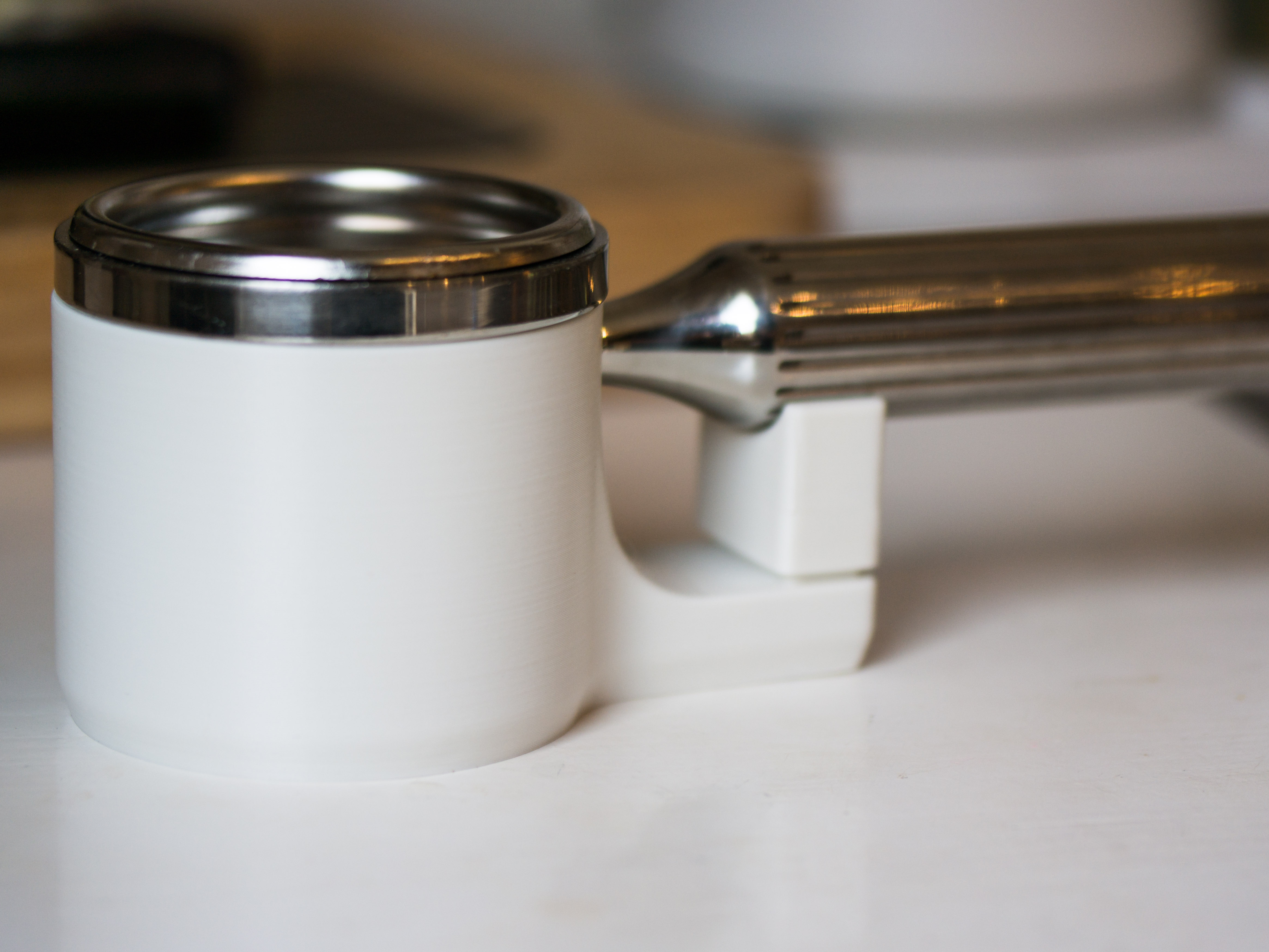 Height adjustable portafilter stand / tamping station
