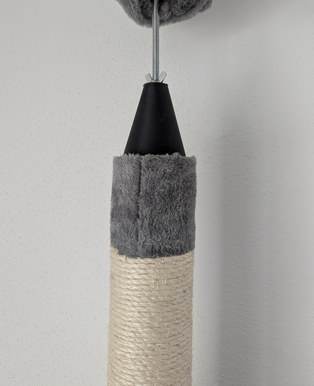 Scratching post ceiling rod support