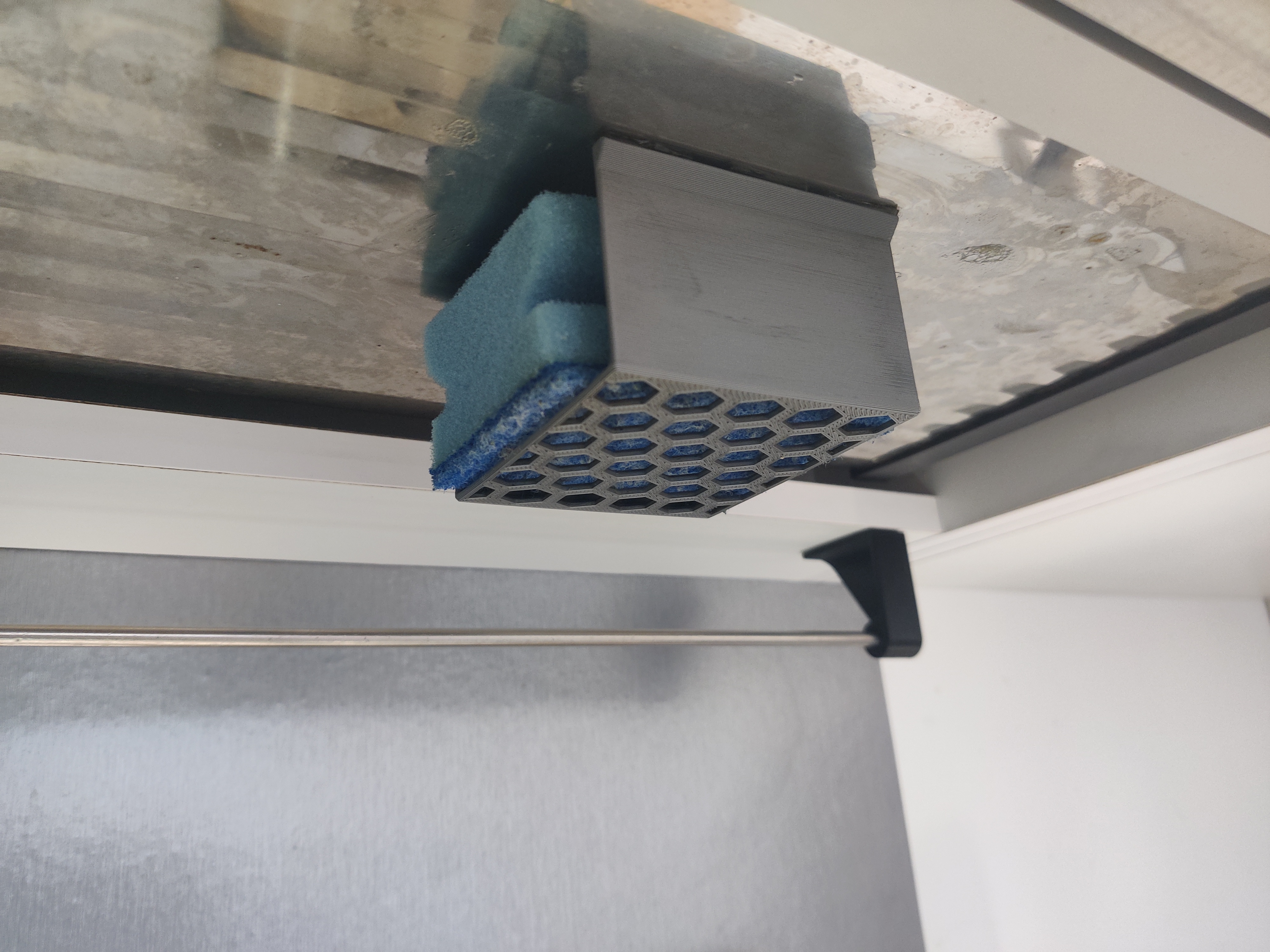 Ceiling scourer support