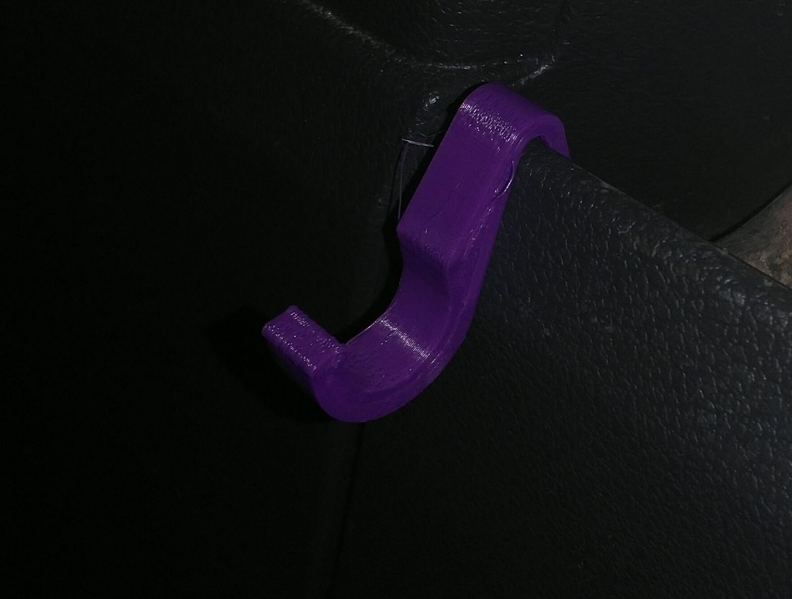 Caddy maxi trunk hook