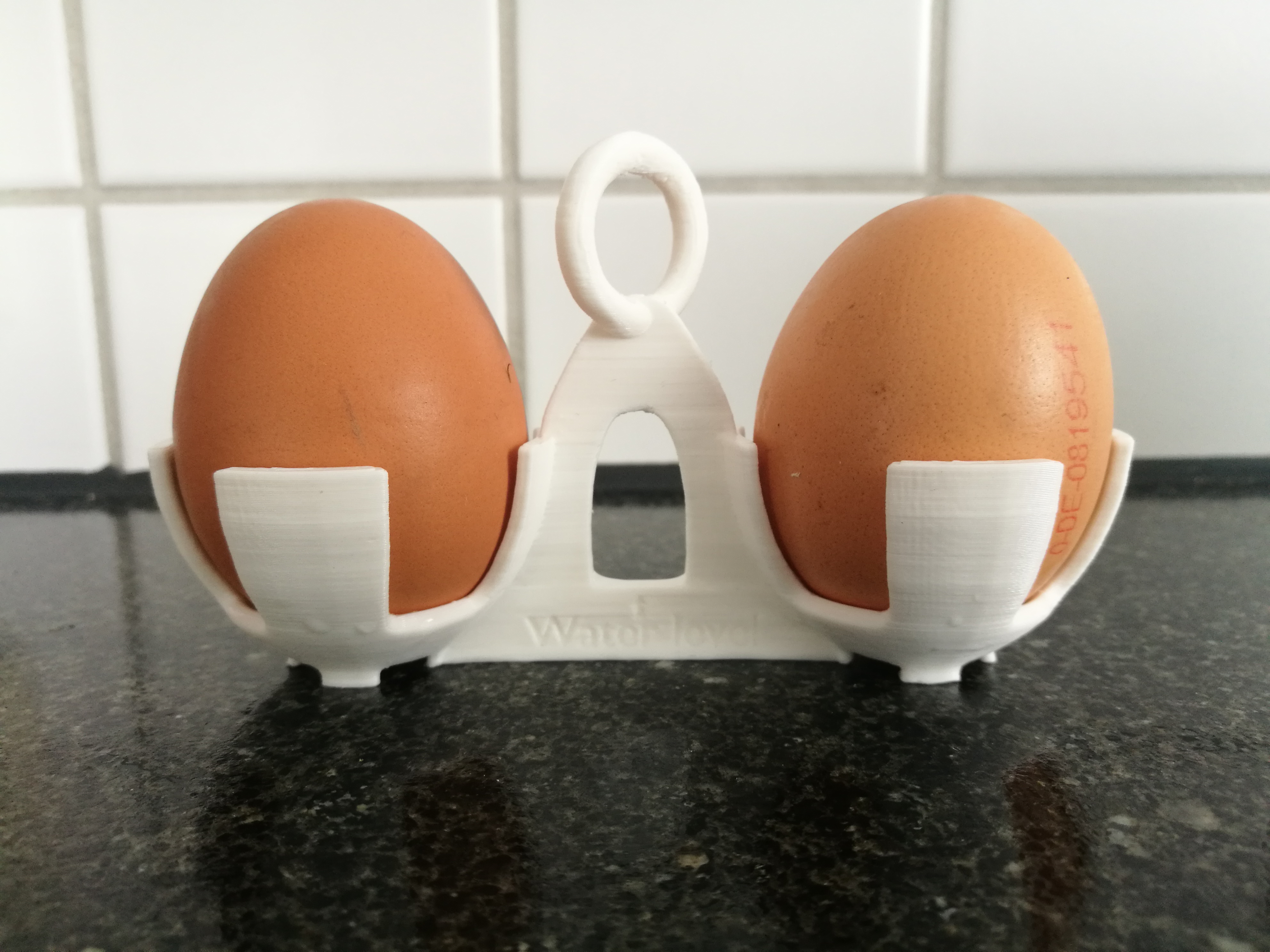 Egg holder for low-energy cooking