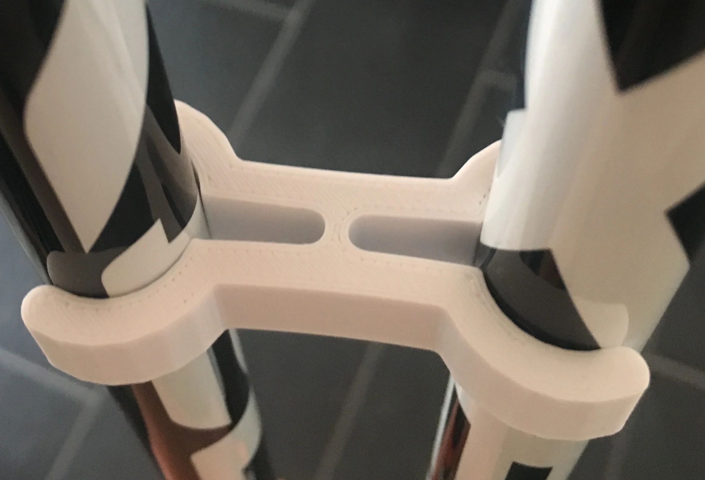 Ski pole clip