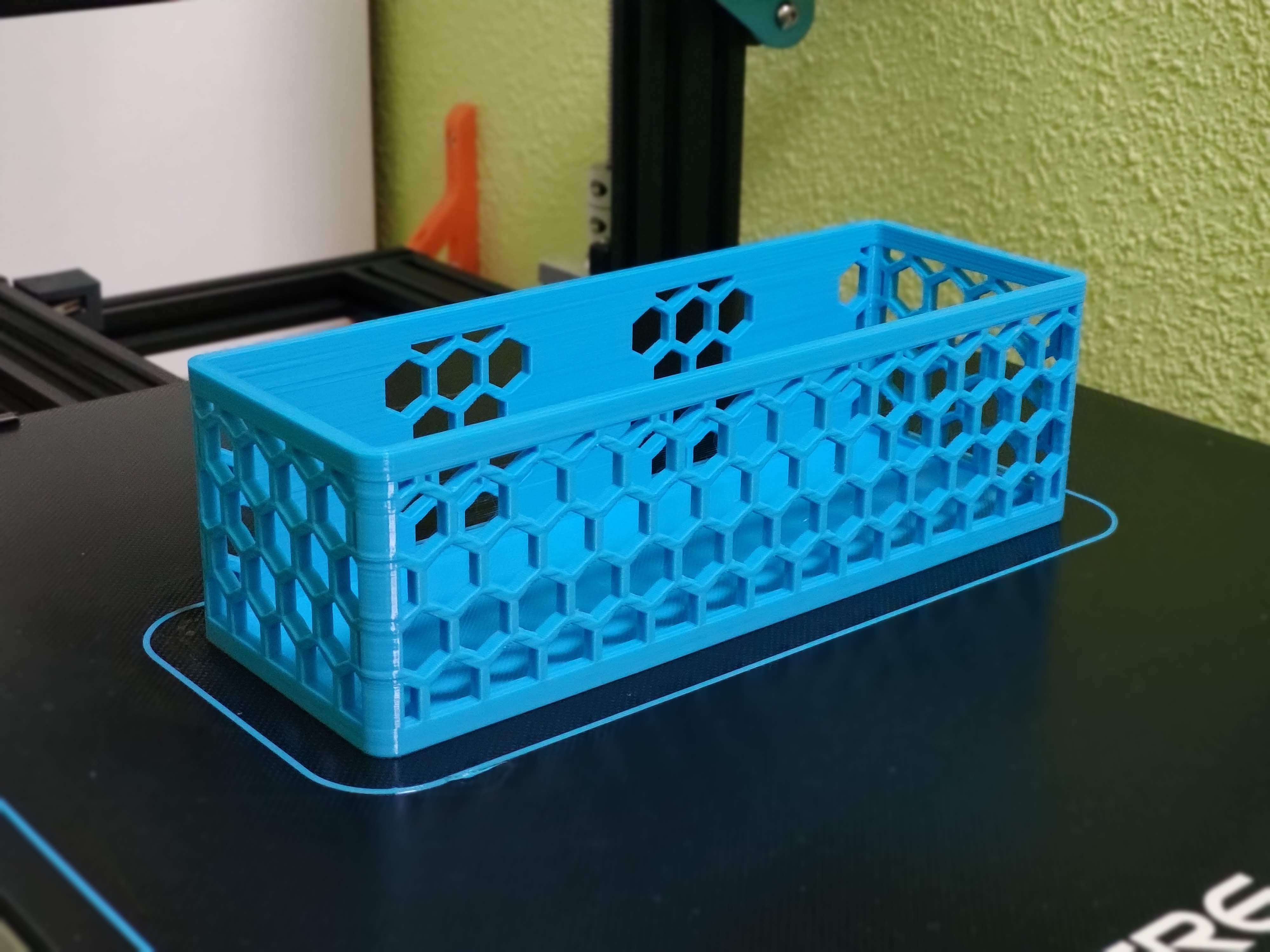 Object holder with hexagonal pattern