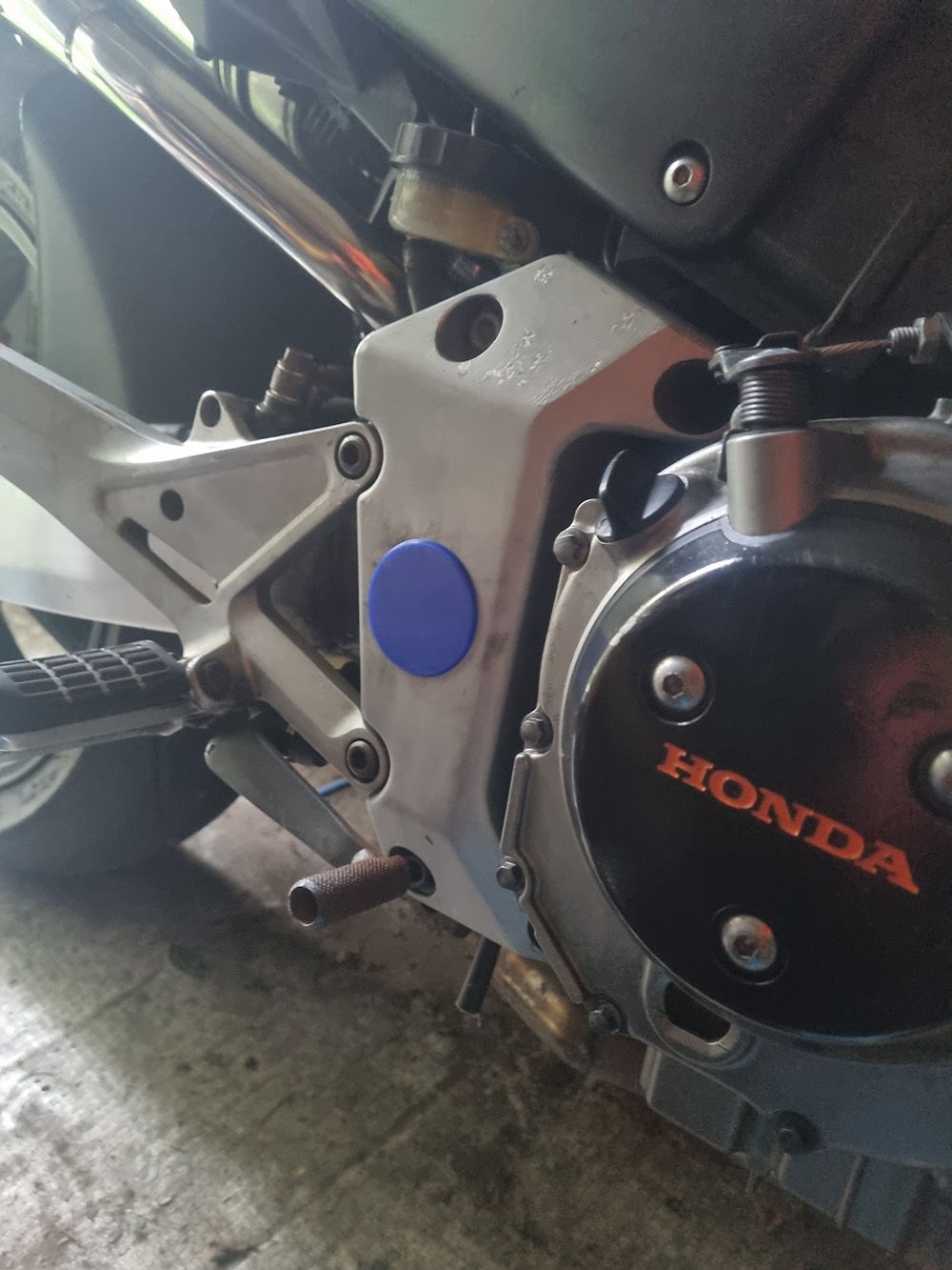 Honda Hornet 900 , 919 Frame Plug