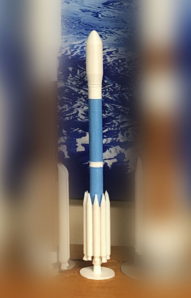 Delta 2 Rocket (Delta II 7925-10L), 1/200 scale