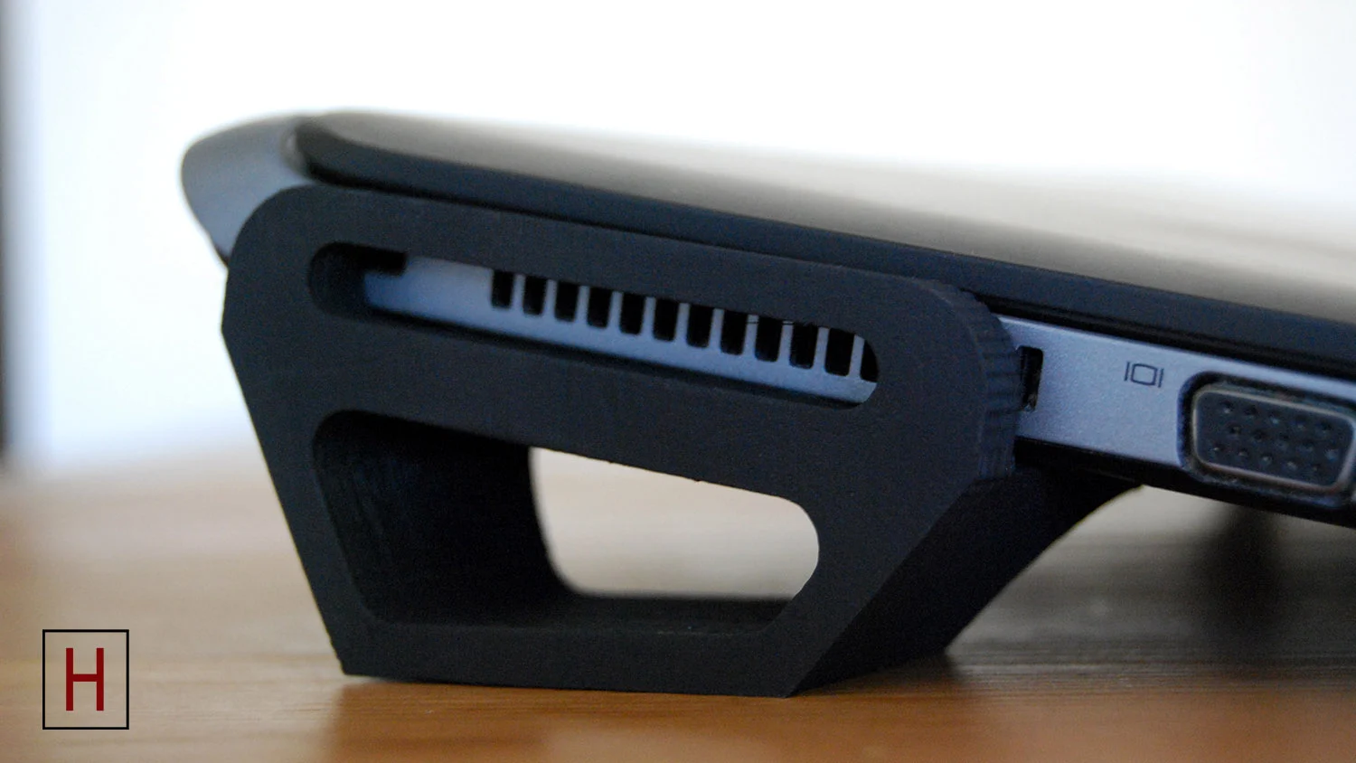 Laptop stand