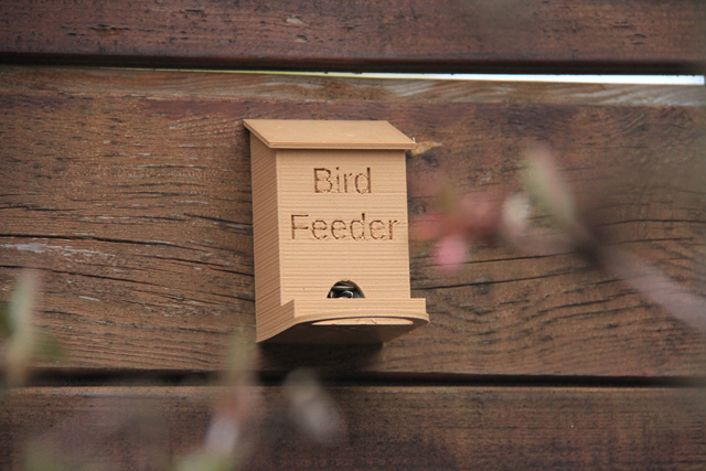 Bird feeder