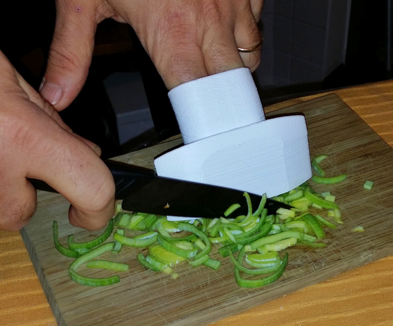 Dont' cut your fingers
