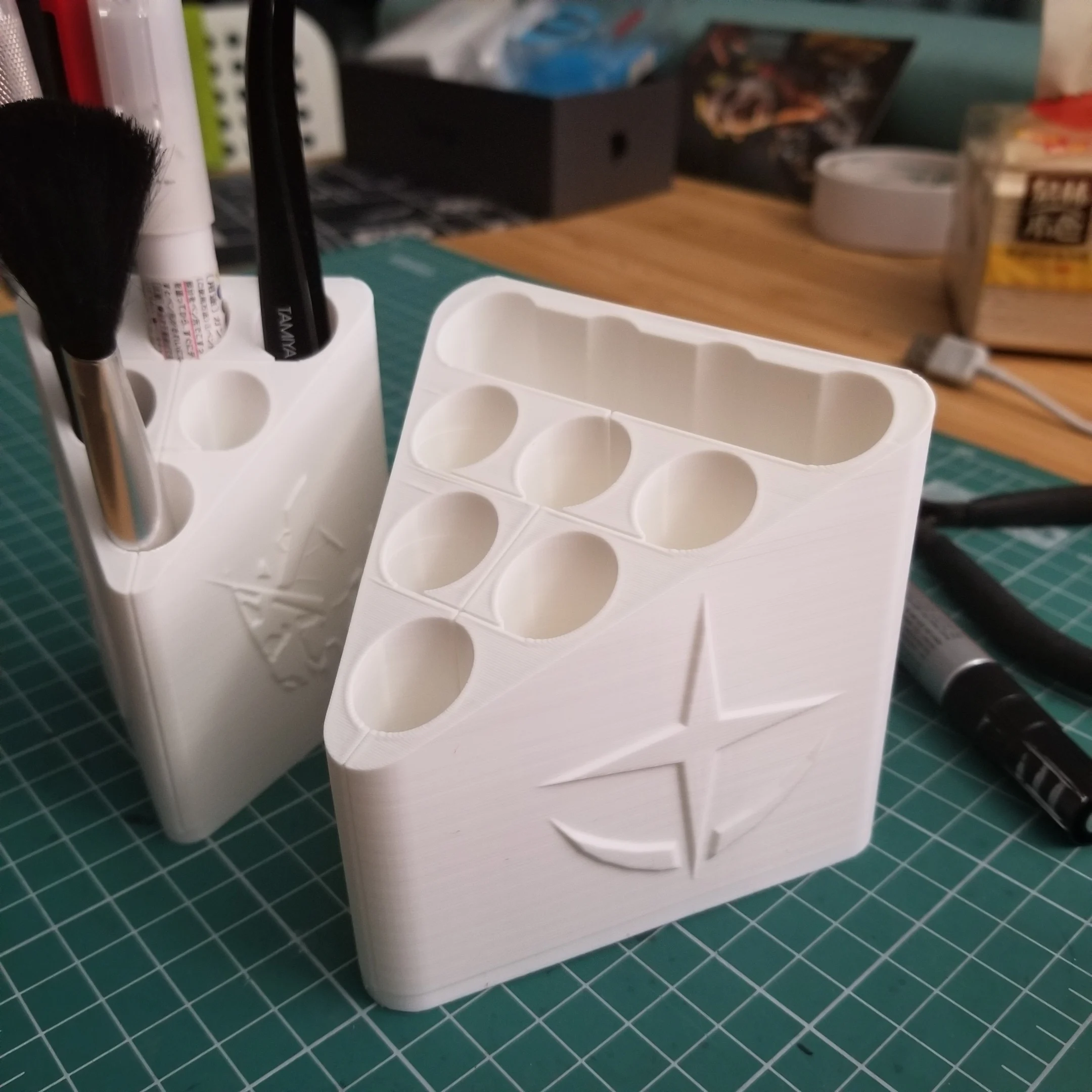 Gundam Tool Holder Vase Mode